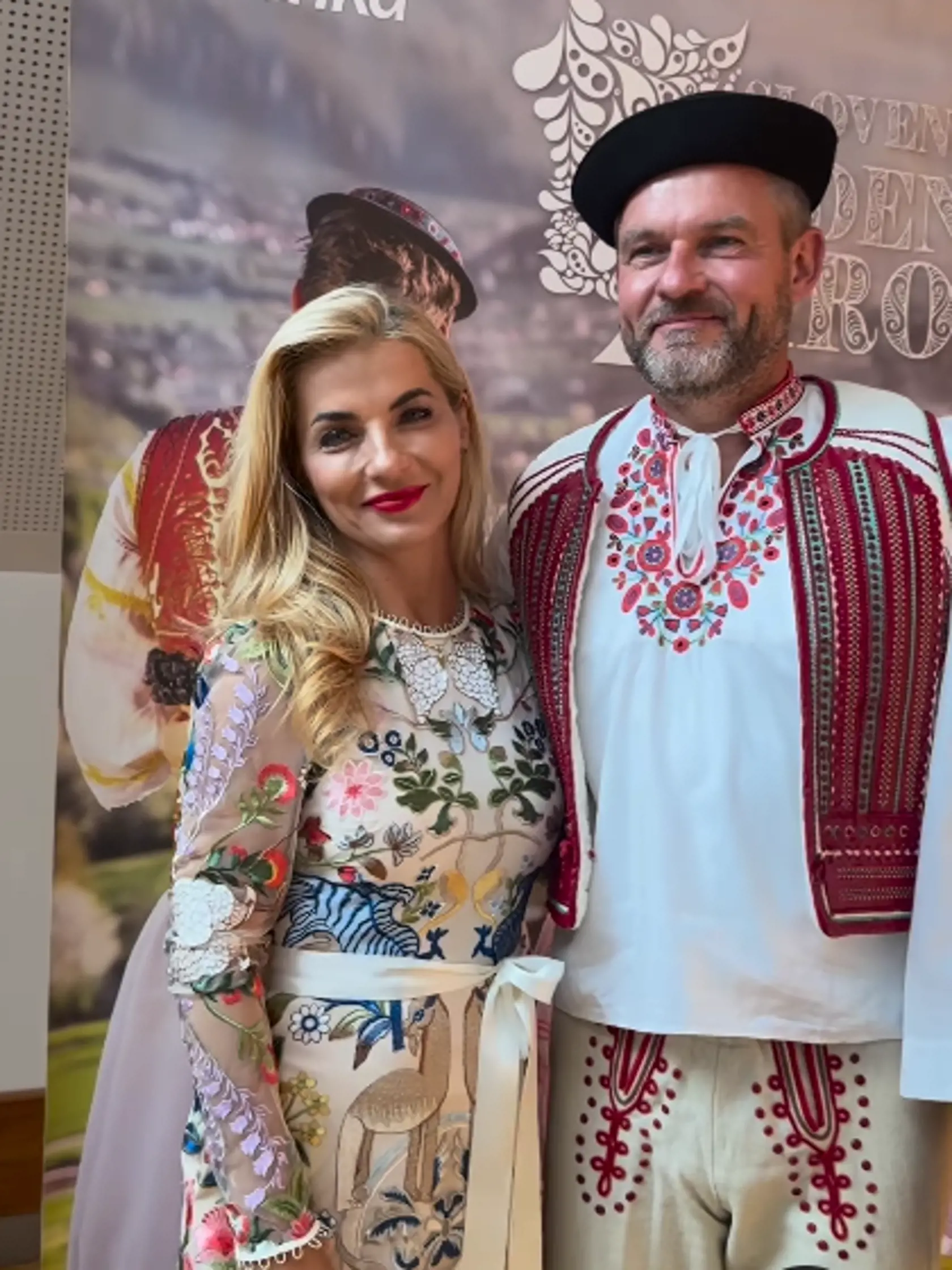 Martina Šimkovičová a Peter Pellegrini počas Slovenského dňa kroja.