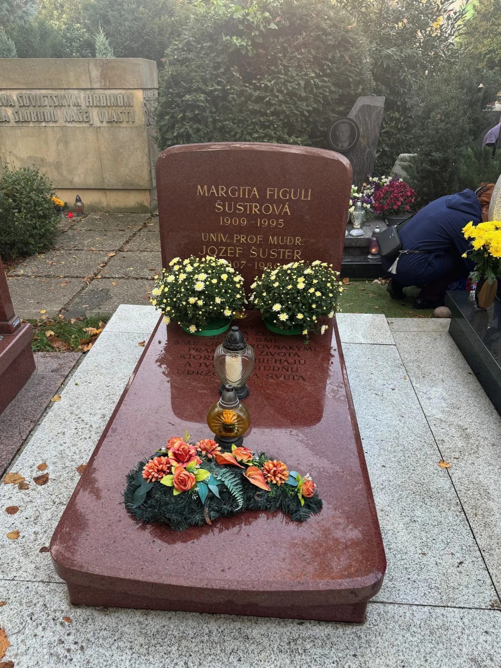 Spisovateľka Margita Figuli. Cintorín Slávičie údolie.