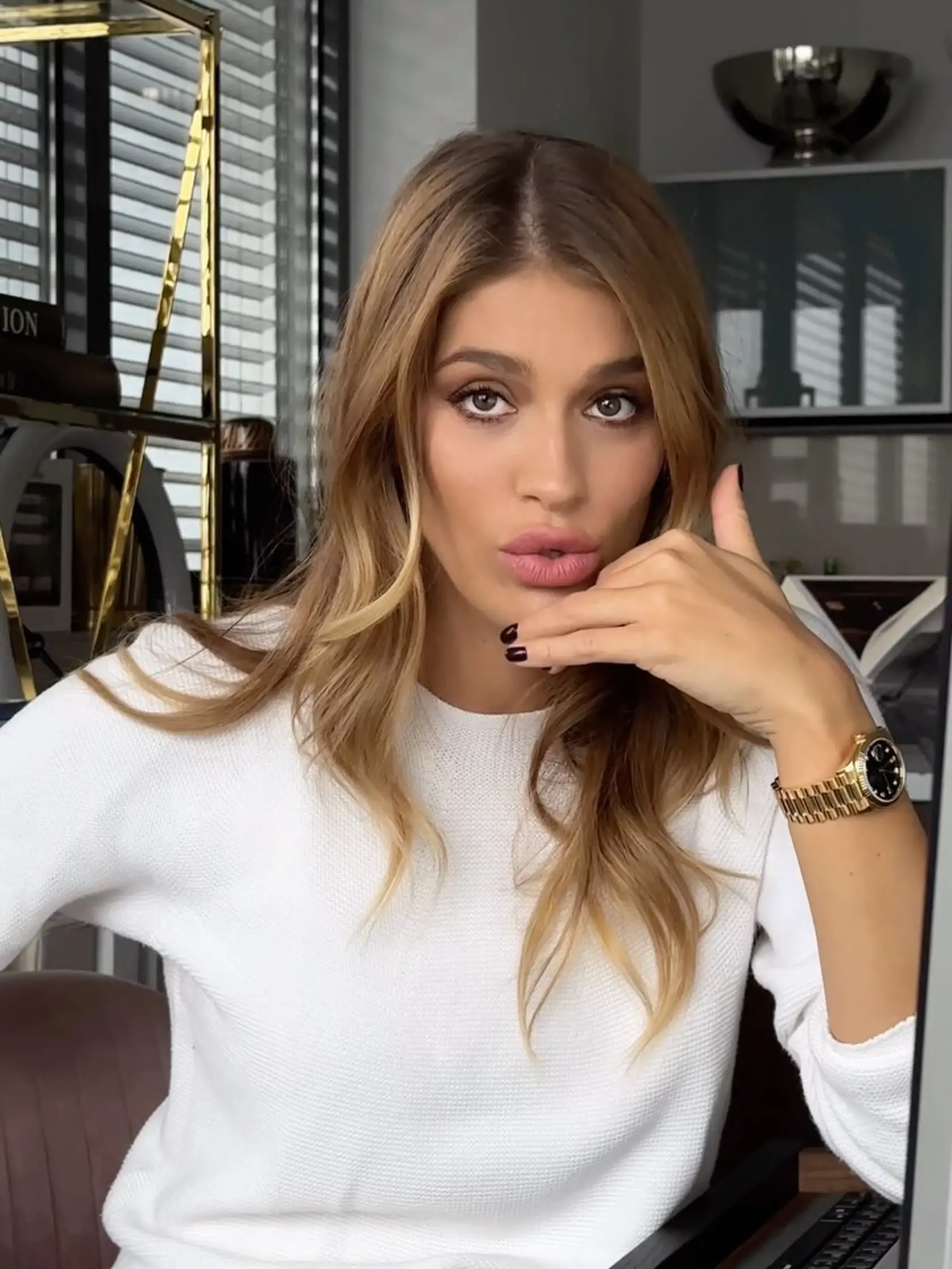 Jasmina Alagič miluje Vianoce a preto si každý rok potrpí na honosnú výzdobu. Tentokrát šokovala aj videom s vianočným šalátom.