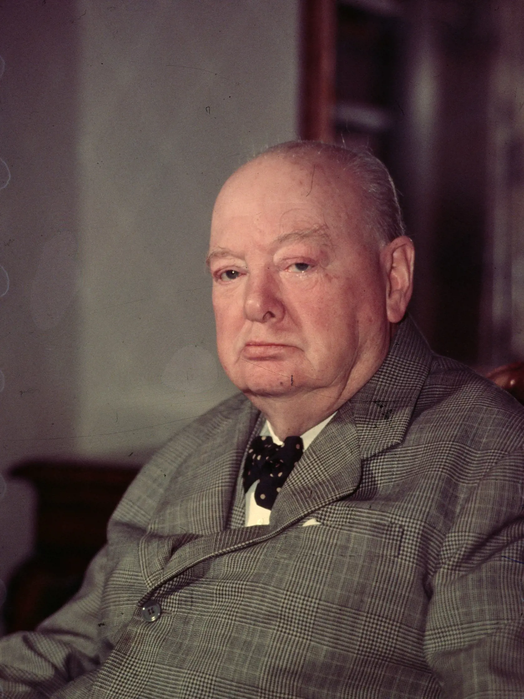 1956:  Britský vojnový premiér Winston Churchill