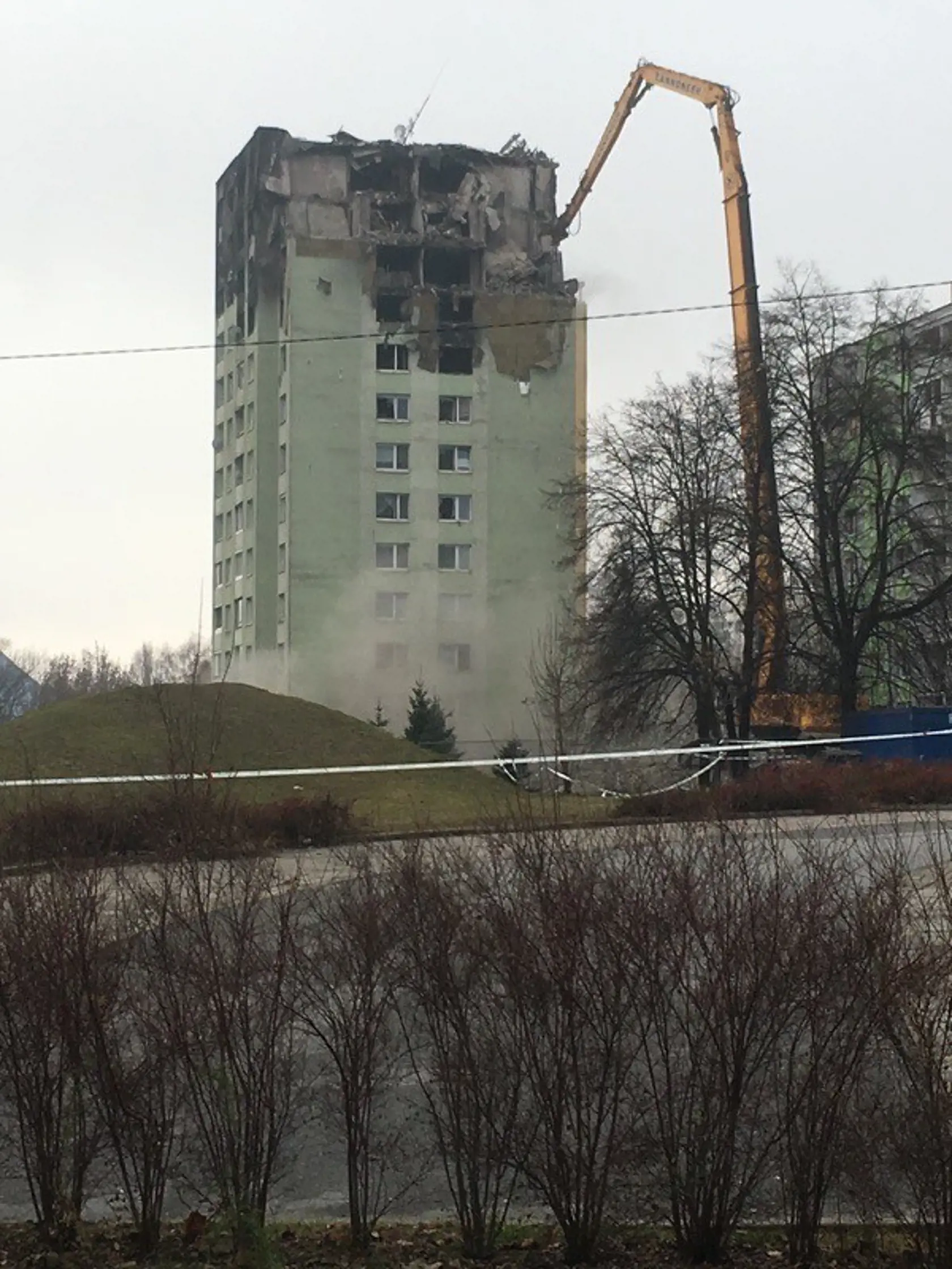 Demolácia bytovky v Prešove.