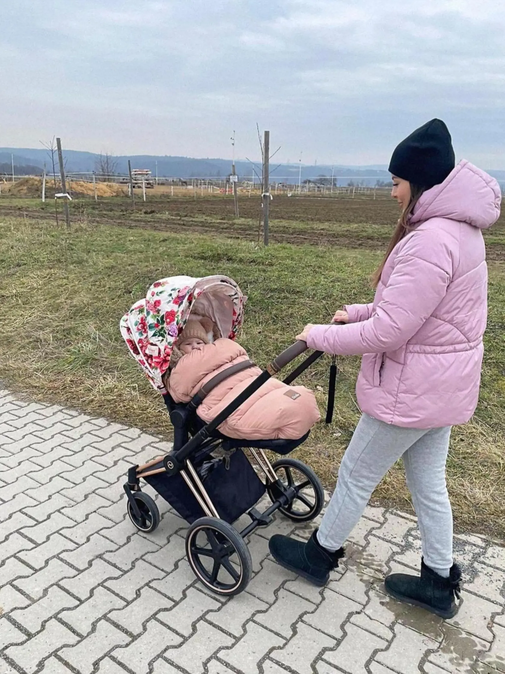 Monika Bagárová na prechádzke s Ruminkou