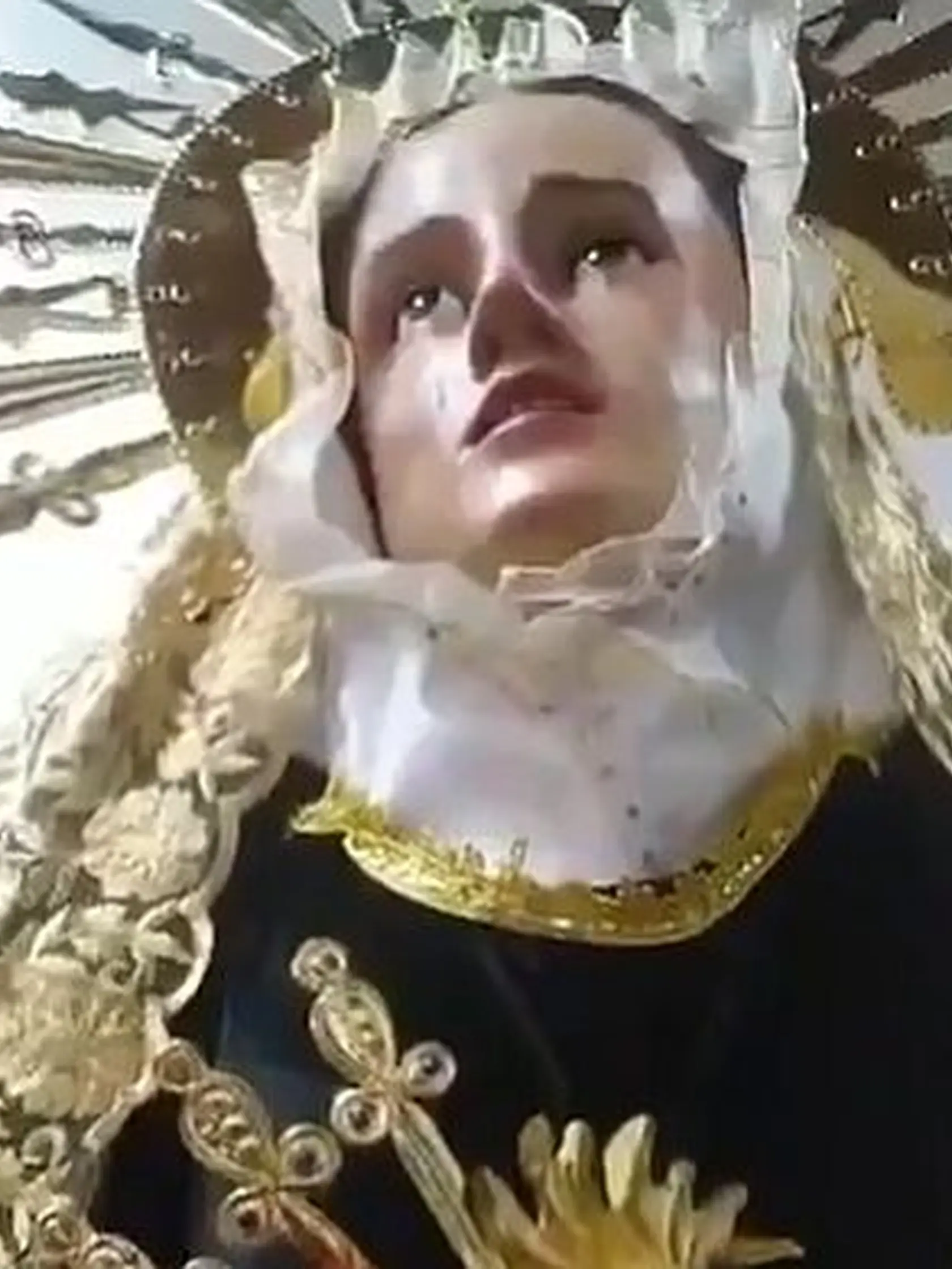 Tá správa sa šíri ako lavína. Ľudia z kolumbijského mestečka Aguas Claras tvrdia, že pri bohoslužbe na Veľký piatok videli plakať sochu Panny Márie. A o tri dni prišla správa, že pápež František už nie je medzi nami!