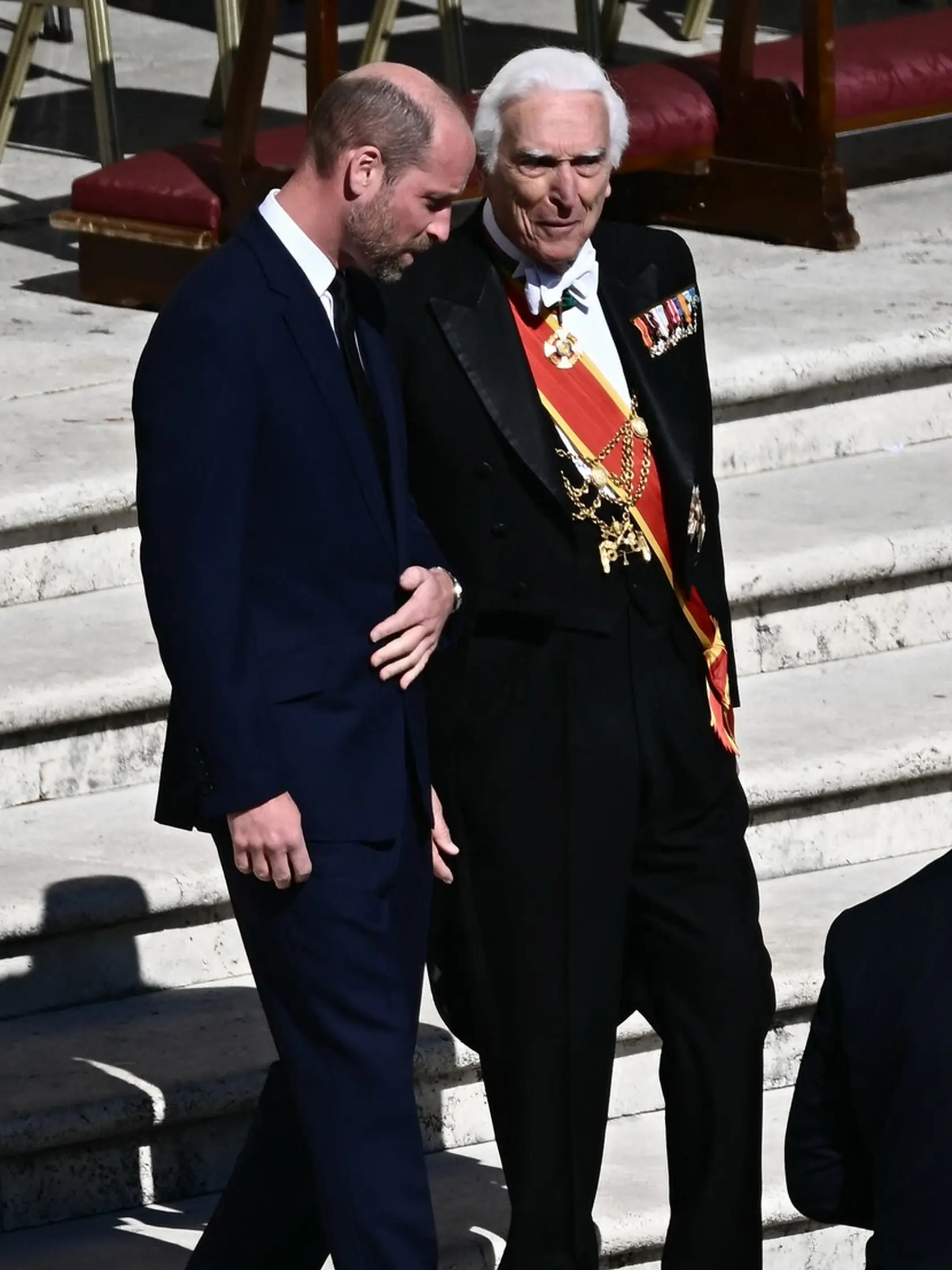 Princ William prišiel na pohreb pápeža Františka bez Kate.