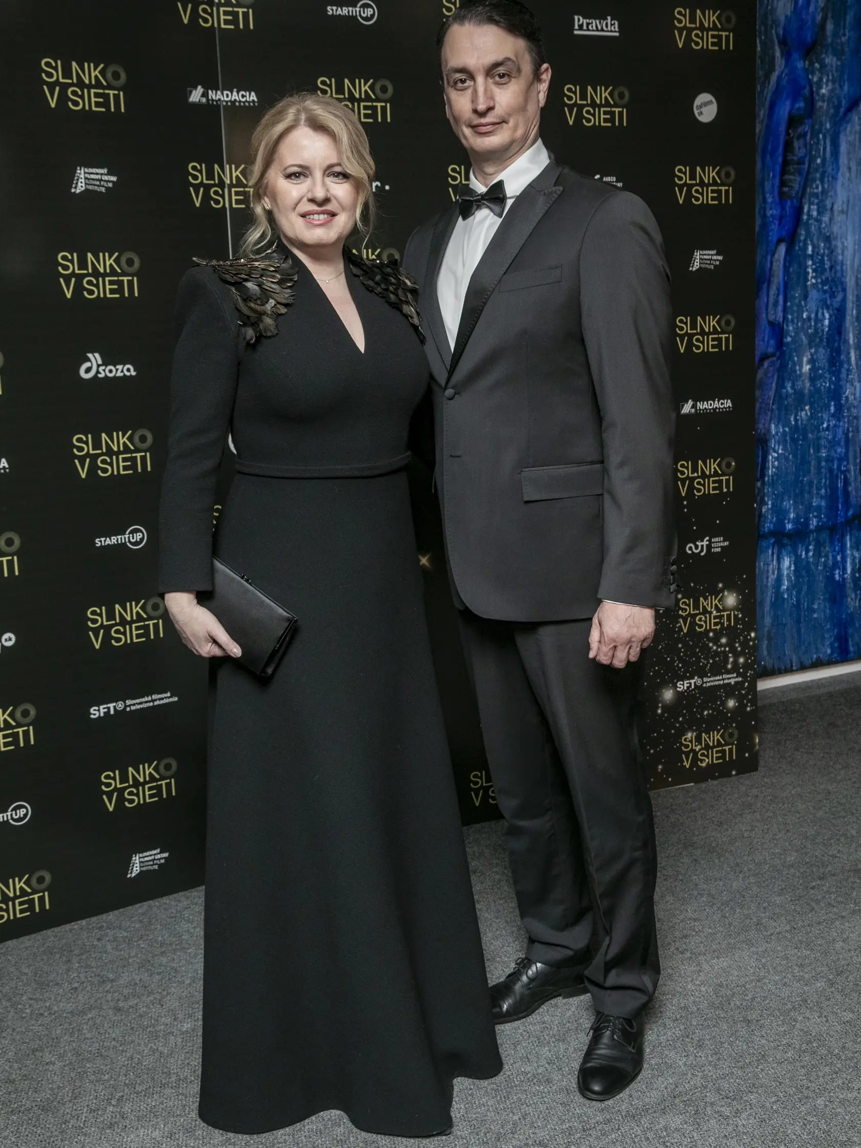 Na snímke je slávnostné odovzdávanie cien Slnko v sieti za rok 2024. Na fotke je bývalá prezidentka Slovenskej republiky  Zuzana Čaputová a Juraj Rizman.
