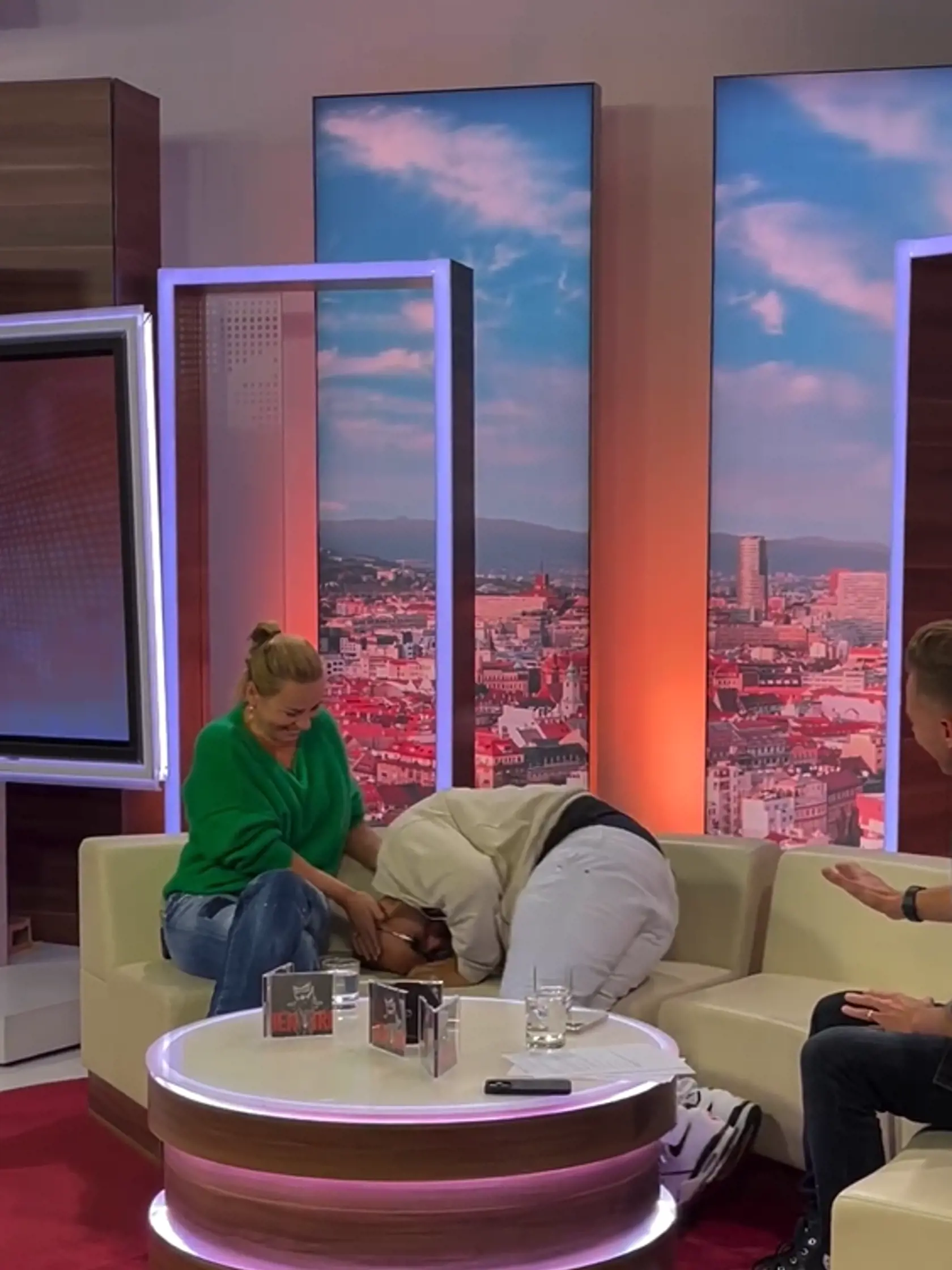 Rytmus si opäť zažartoval na svoj účet. Divákom tvrdil, že mu prišlo nevoľno.