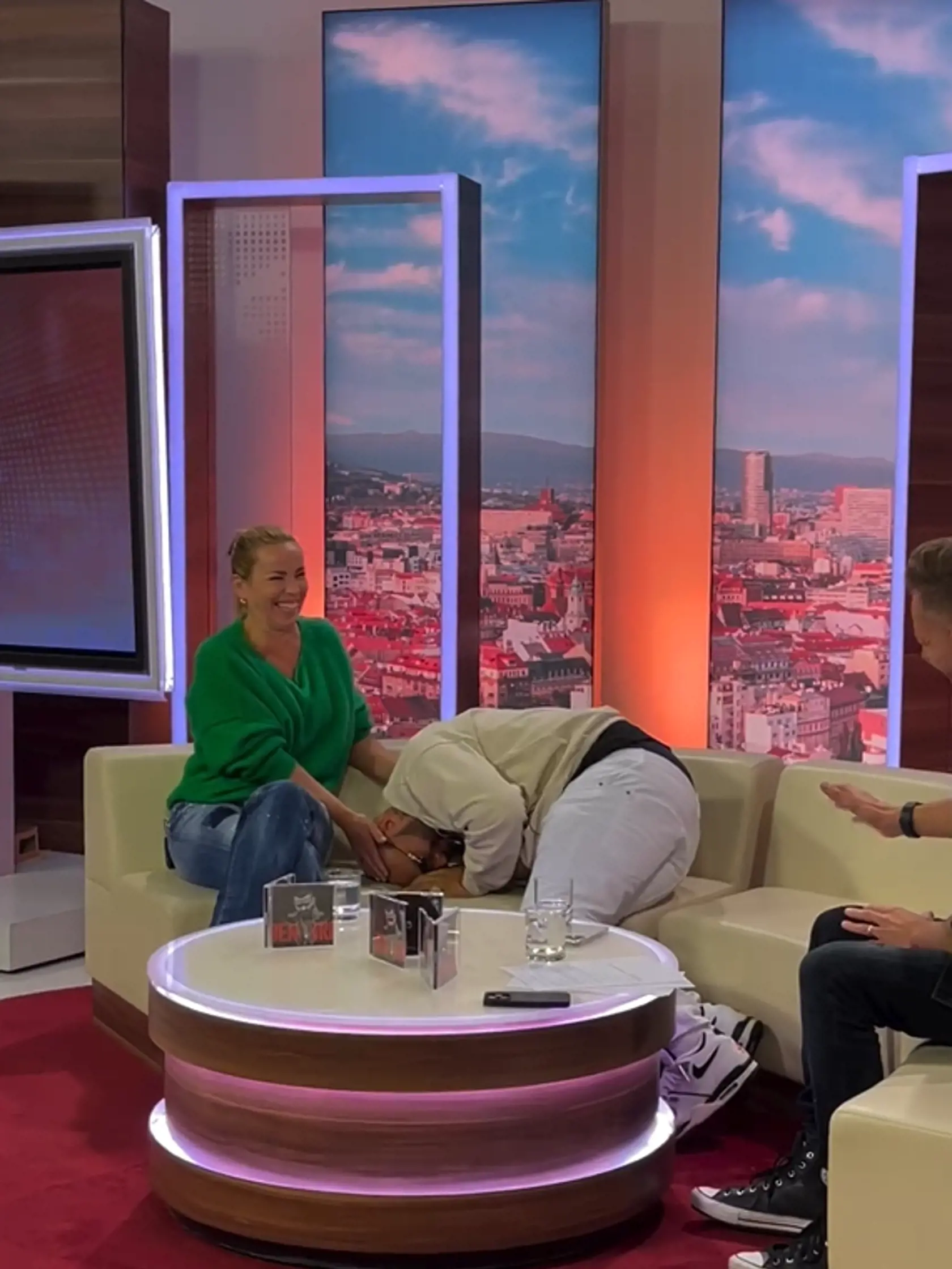 Rytmus si opäť zažartoval na svoj účet. Divákom tvrdil, že mu prišlo nevoľno.