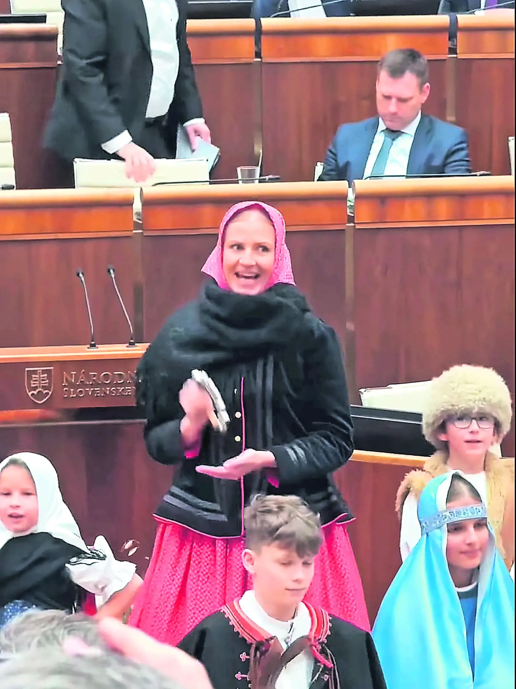 Zábery z NR SR, kde sa s deťmi dostal do konfliktu Igor Matovič.