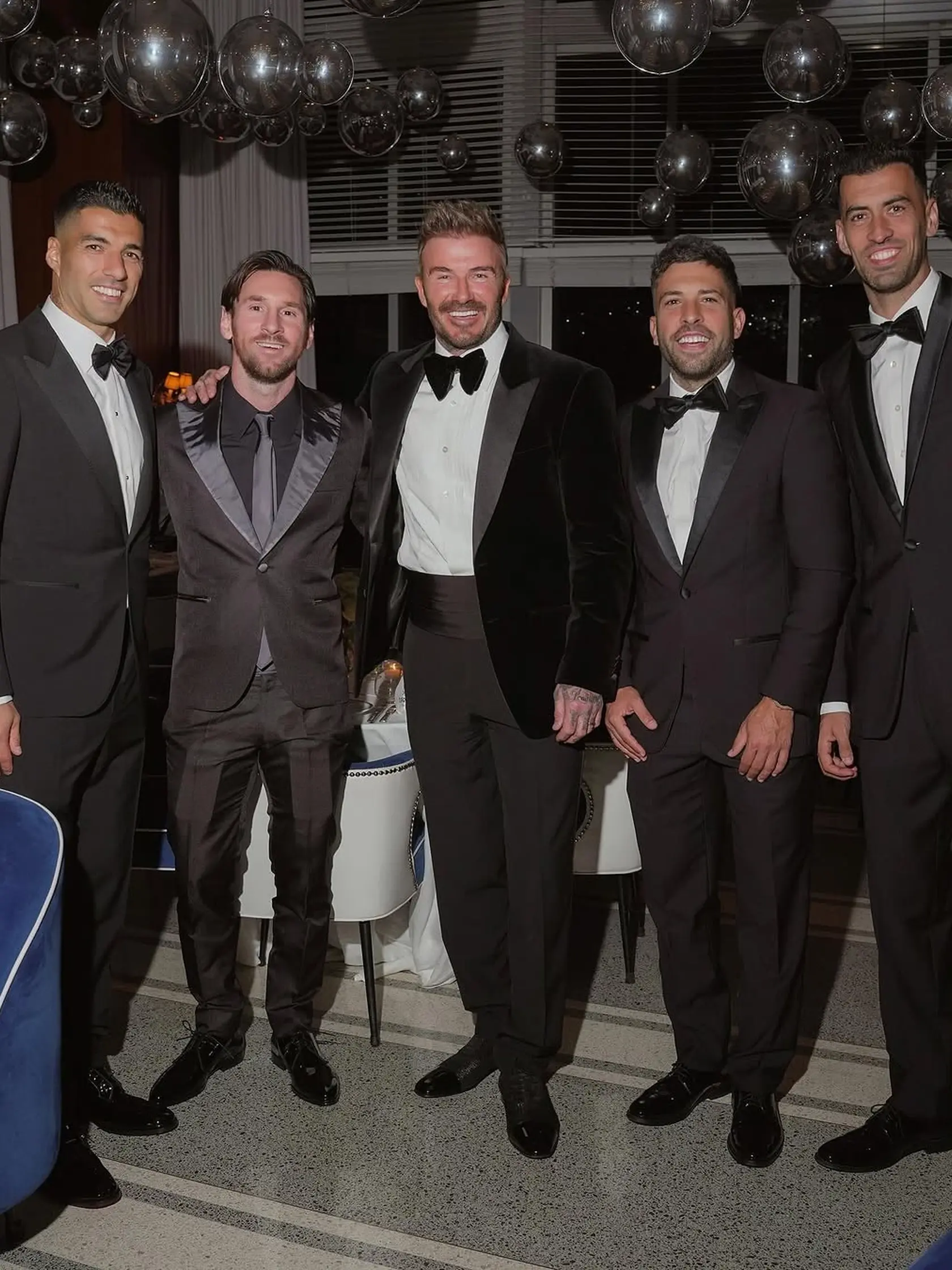 David Beckham predčasne začal s oslavami 50-ky v Miami. Nechýbali futbalisti z tímu Inter Miami, ako Luis Suárez, Jordi Alba, Sergio Busquets či futbalová legenda, Argentínčan Lionel Messi. 