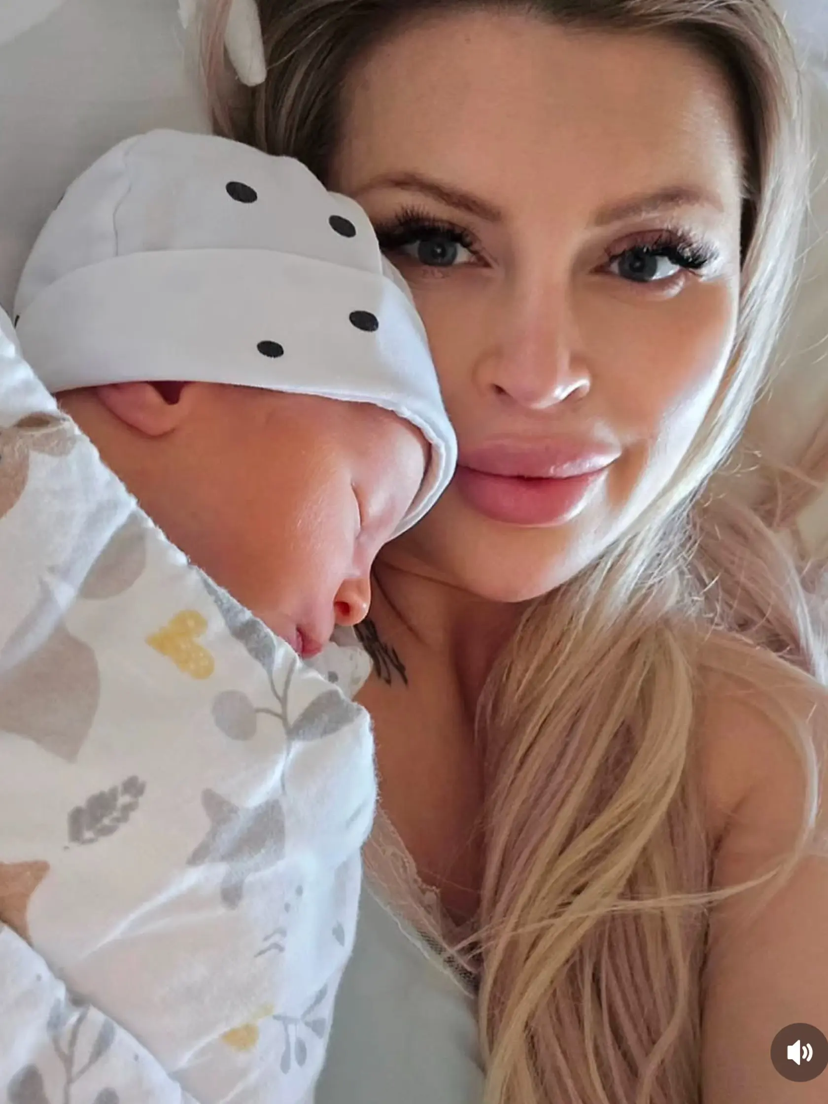 Lela Vémola si prítomnosť svojho synčeka mimoriadne užíva. 