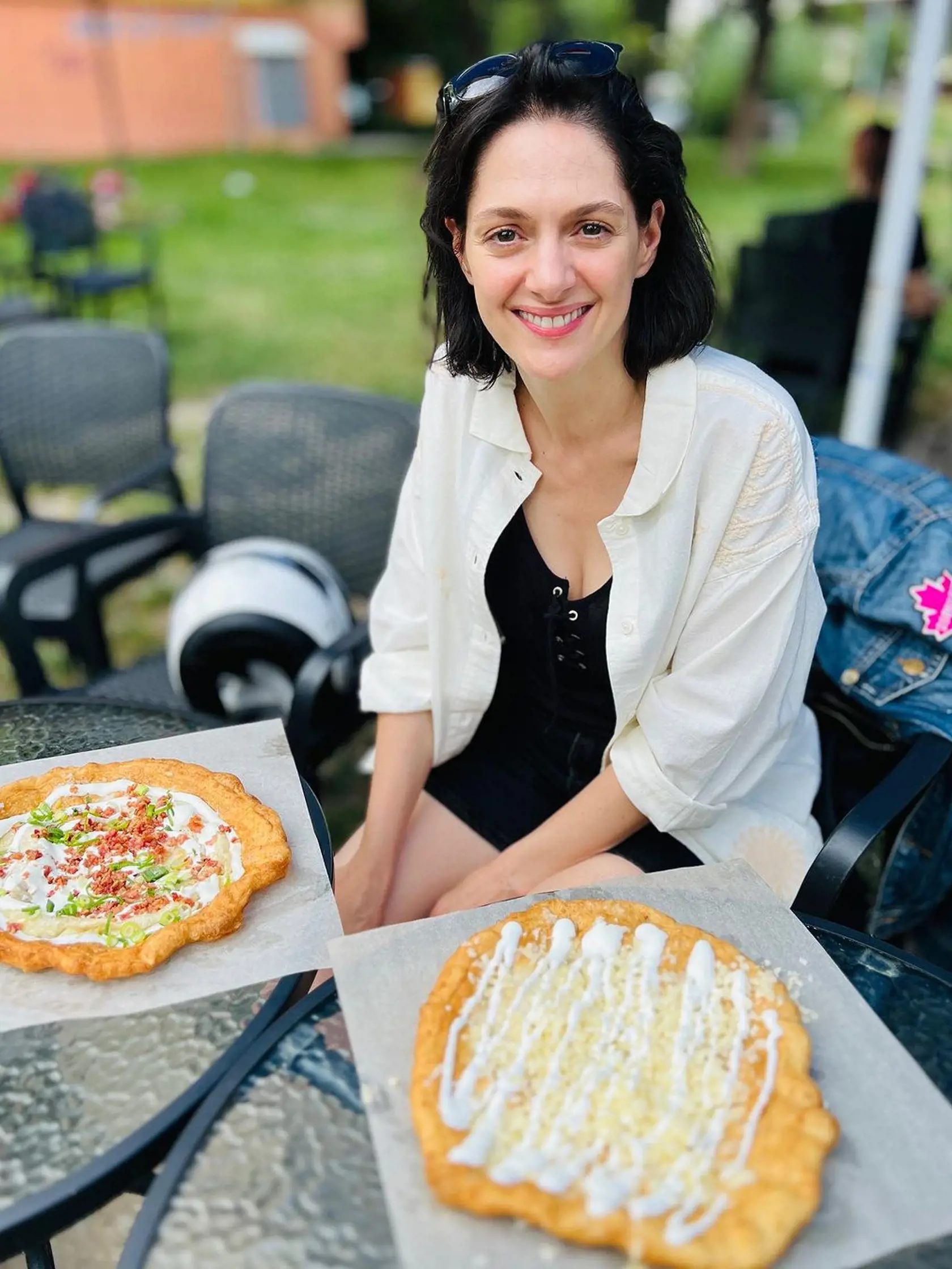 Za tri mesiace sa dá v meste spoznať veľa. Aj petržalský langošový streetfood, kam si Klára zašla na "obrovskú dobrotu" s celým štábom.
