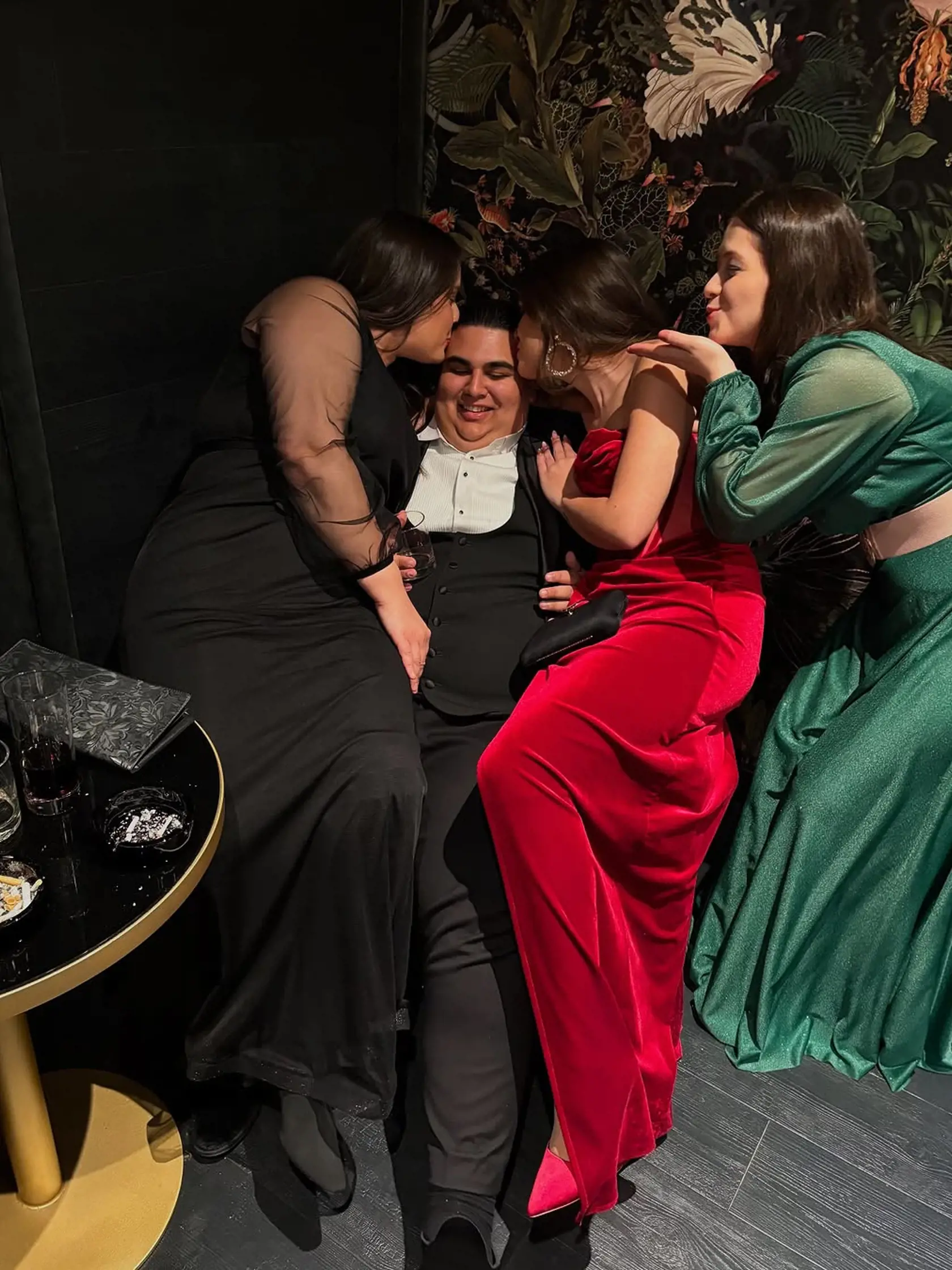 Picúrku si na svojej oslave 18. narodenín užíval pozornosť žien.