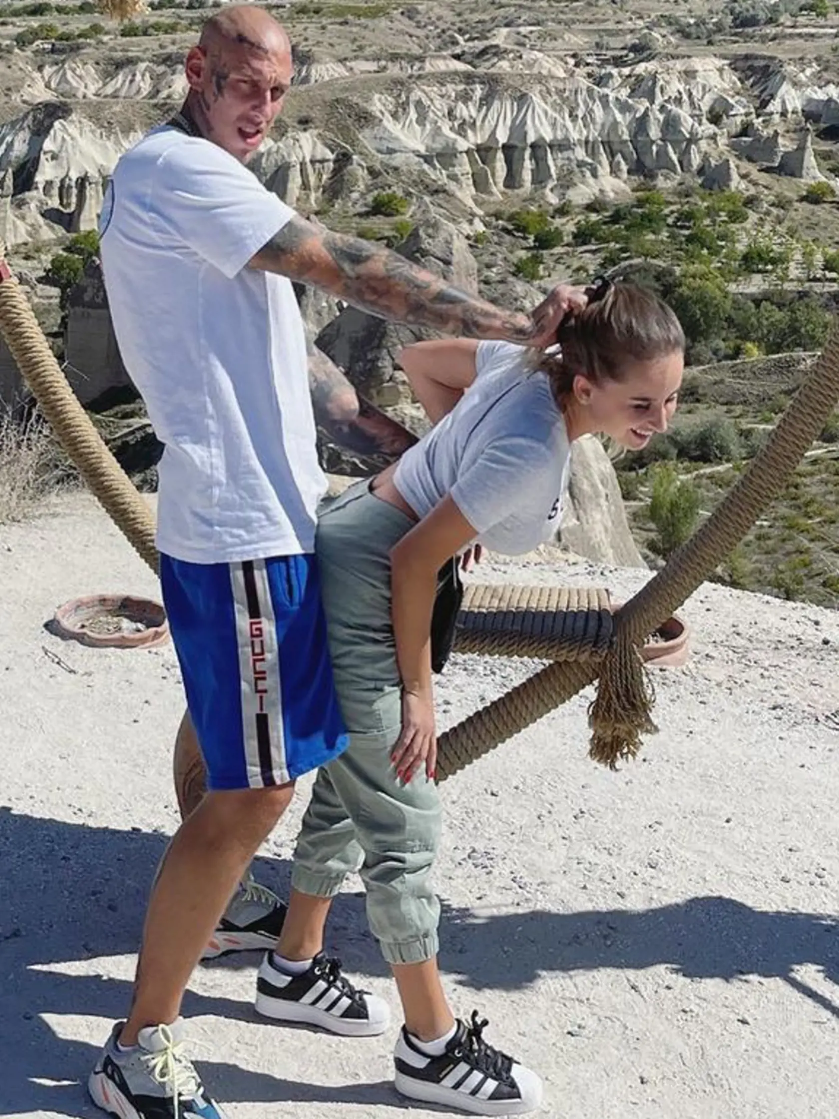 Separ a Cynthia sa rozišli. V poradí už druhýkrát.