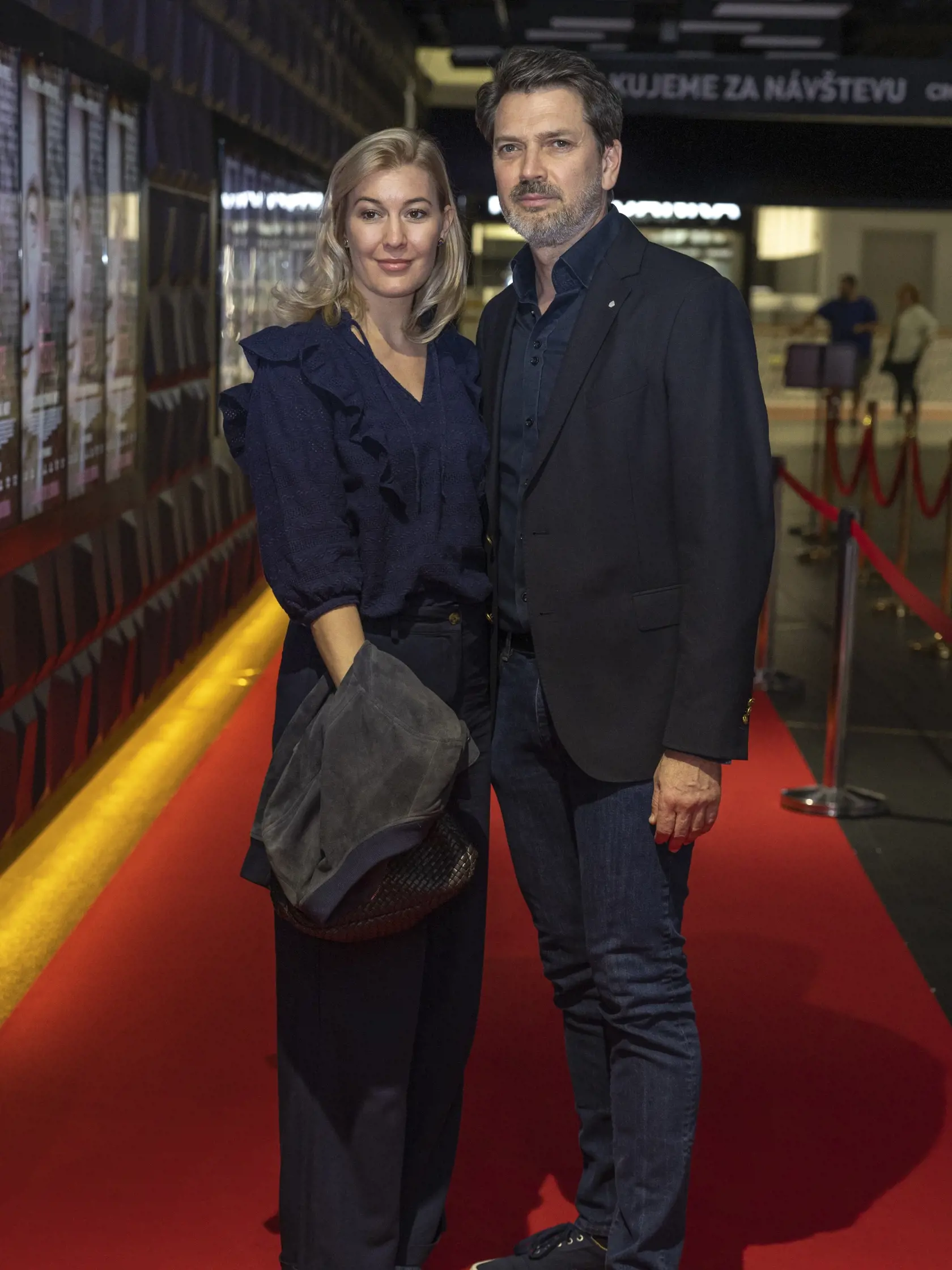 Muž, ktorý stál v ceste. Premiéra filmu v bratislavskom nákupním centre Bory Mall. Na snímke je Marek Majeský s manželkou Janou.