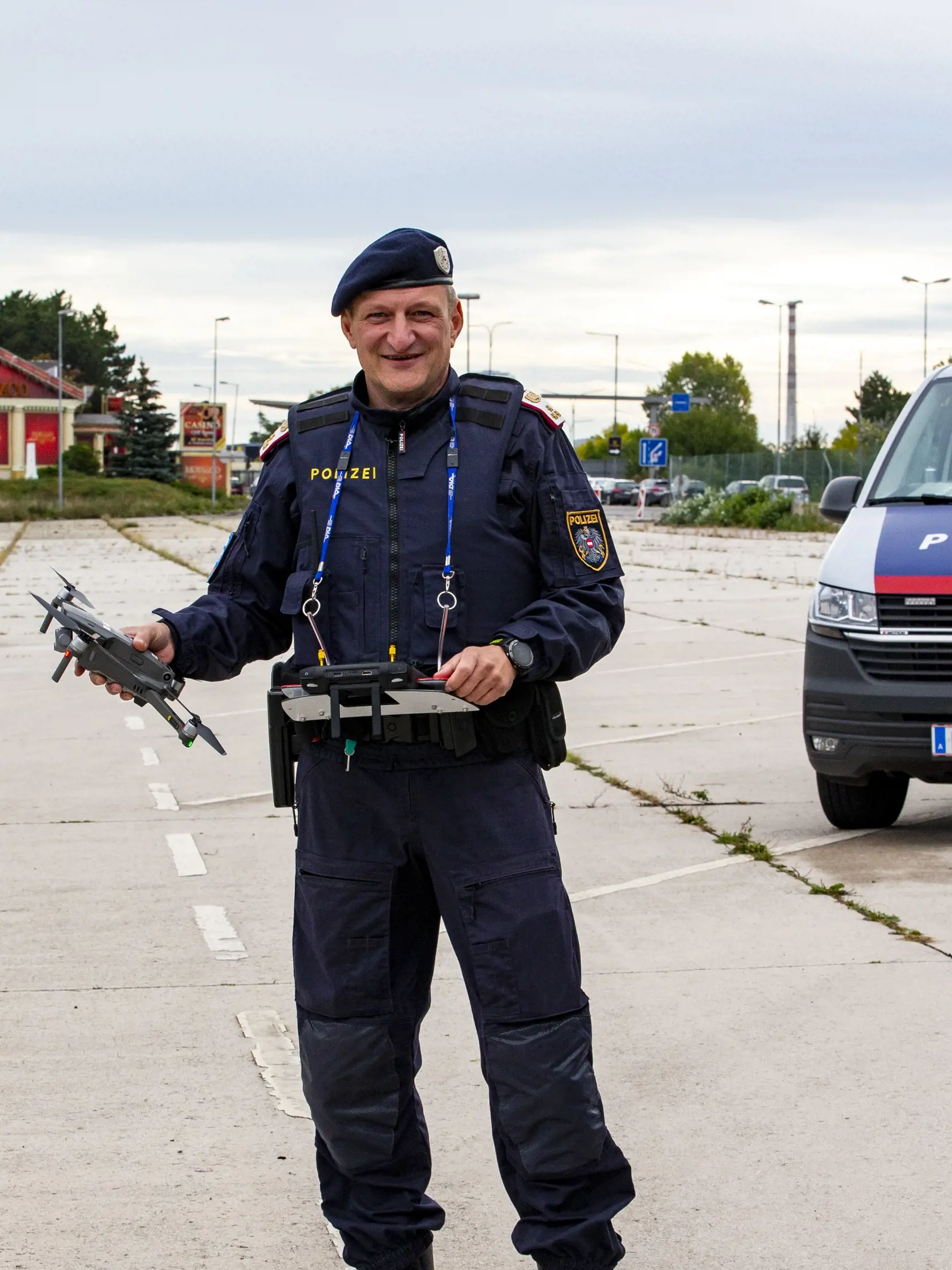 Na hraničnom priechode Berg policajti kontrolujú každé auto.