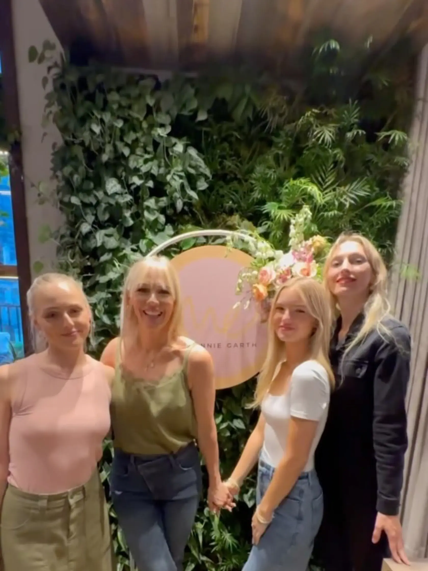 Jennie Garth s dcérami, vyzerá ako ich sestra.