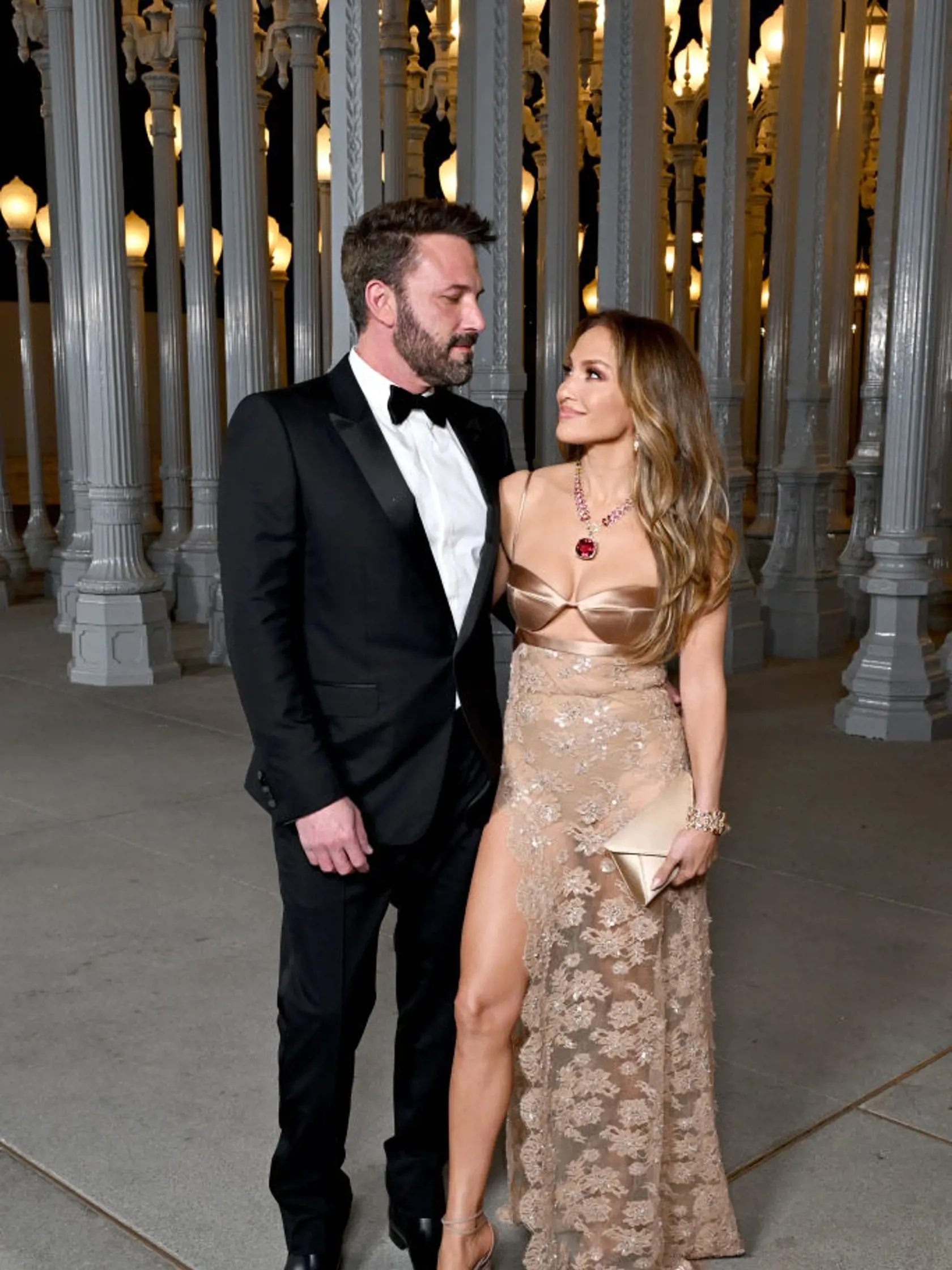 Jennifer Lopez je krajšia než kedykoľvek predtým. V takýchto transparentných šatách žiarila počas galavečera Art+Film Gala v Los Angeles. Ben bol nadšený!