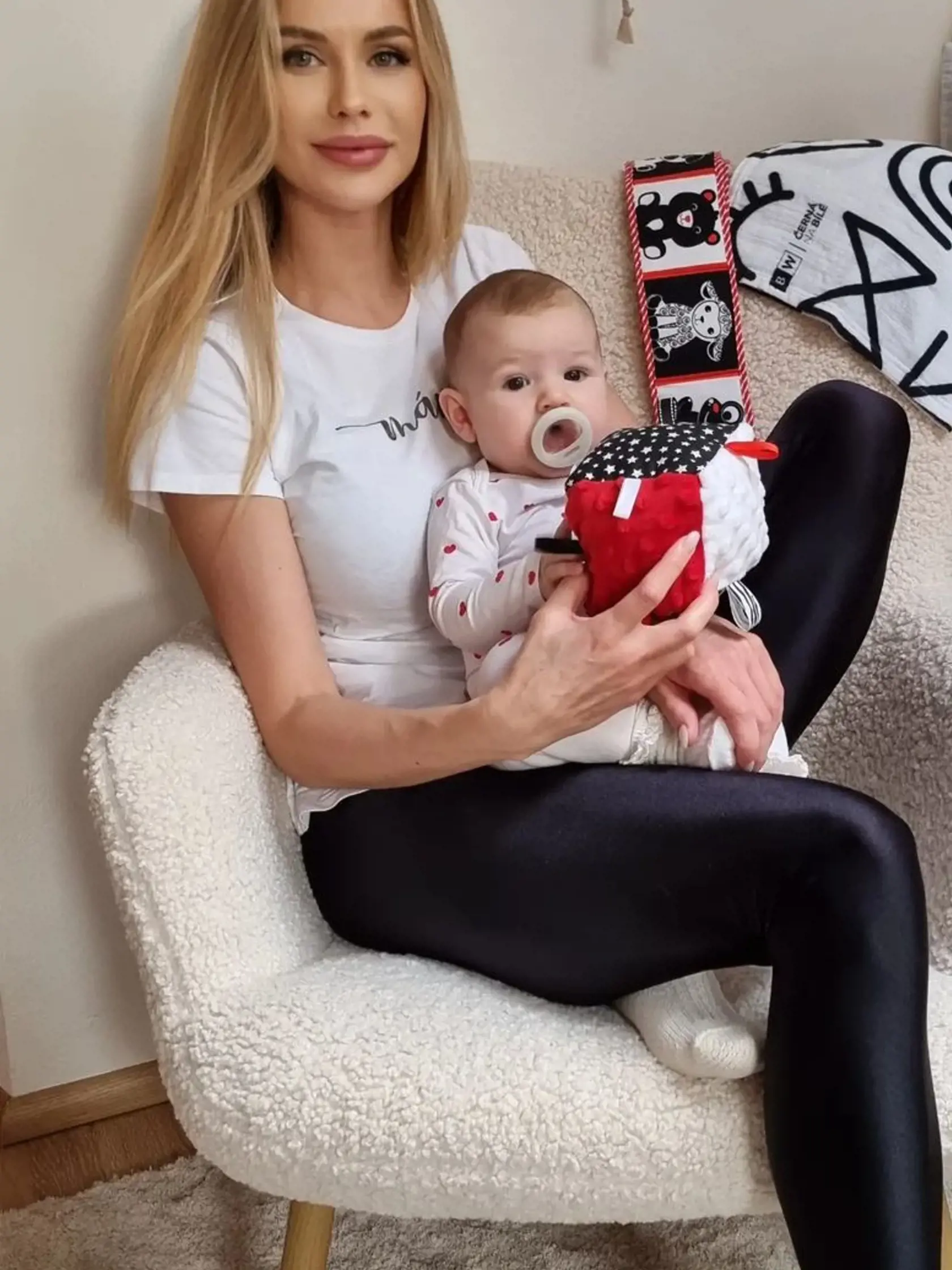Eva sa svojej prvorodenej dcérky dočkala v 40 rokoch.