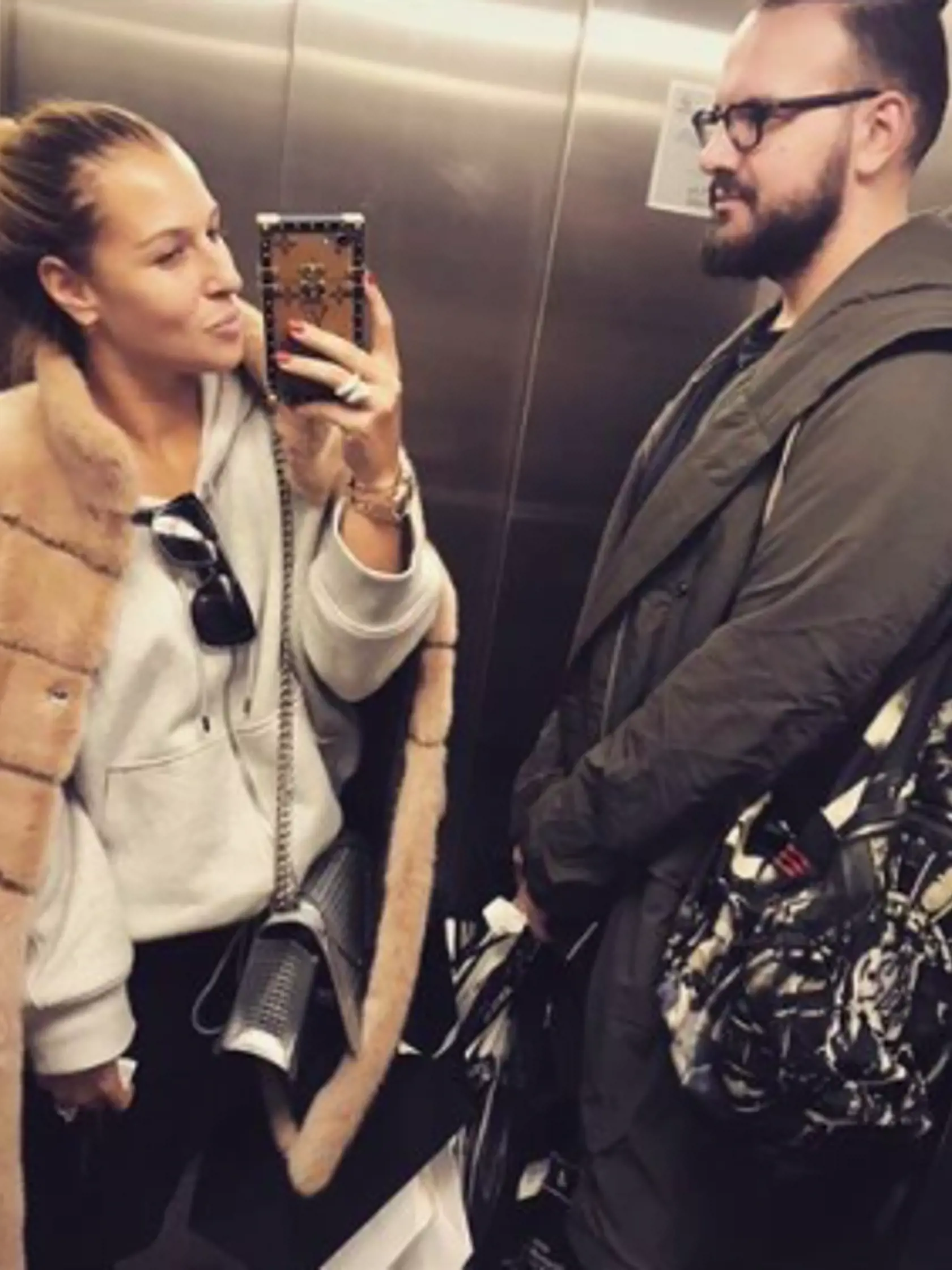 Dominika so známym stylistom Andrejom Kusalíkom, ktorý ju častokrát oblieka na rôzne akcie.