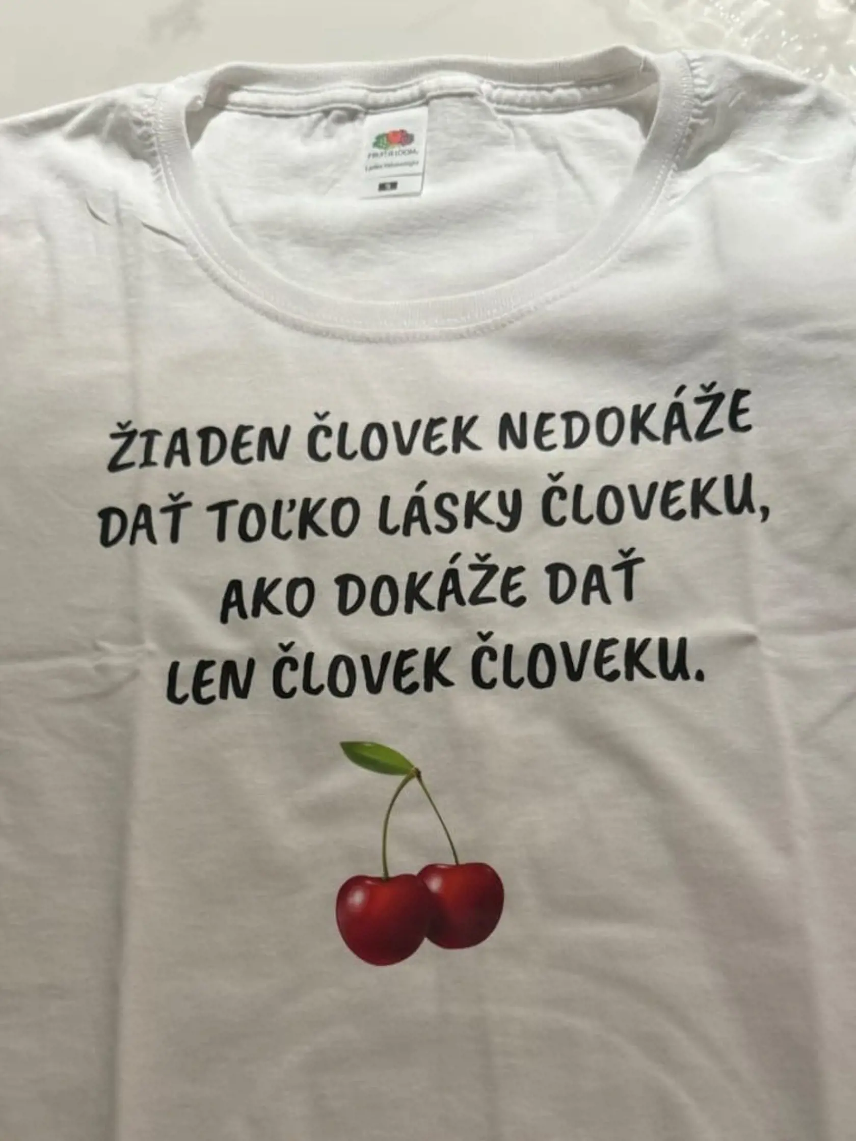 Tričká, ktoré chcel Danko s frajerkou predávať.