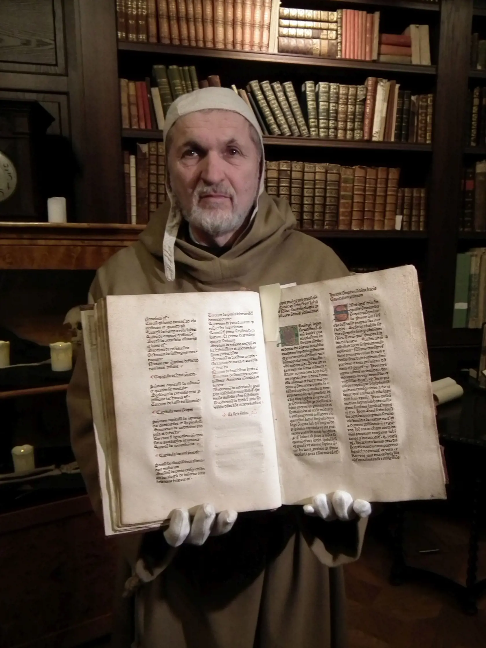 Najstaršia kniha z fondu Slovenskej národnej knižnice je od teológa Johannesa Nidera Praeceptorium divinae z roku 1464. Práve v nej sa nachádza osudová veta, ktorá kruto zmenila životy miliónom ľudí. 