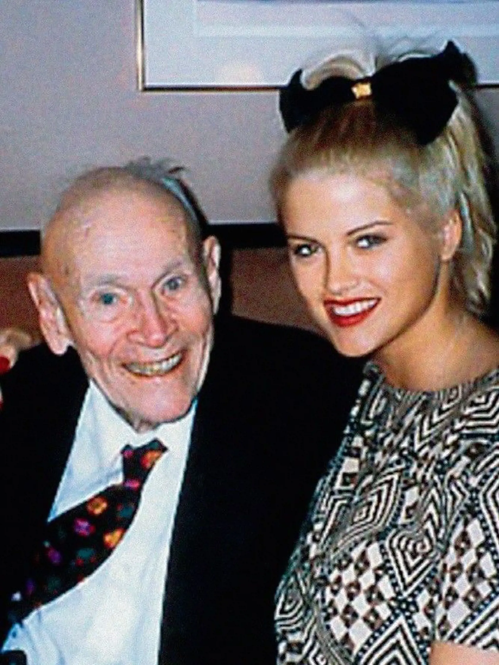 Nie, vekový rozdiel nám neprekáža. Anna Nicole Smith a jej nastávajúci.