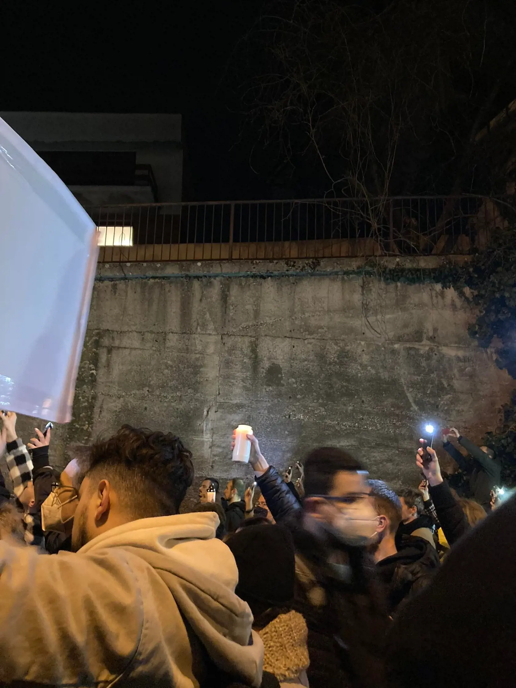 Aktuálne zábery z hlavného mesta. V uliciach sa žišlo množstvo ľudí, aby vyjadrili Ukrajine podporu.
