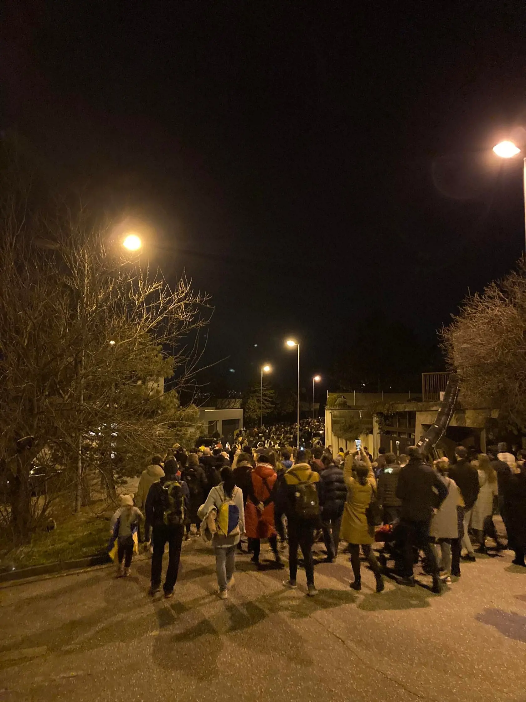 Organizátori uvádzajú, že protest má byť pokojný a slušný. Situáciu v hlavnom meste monitoruje polícia.