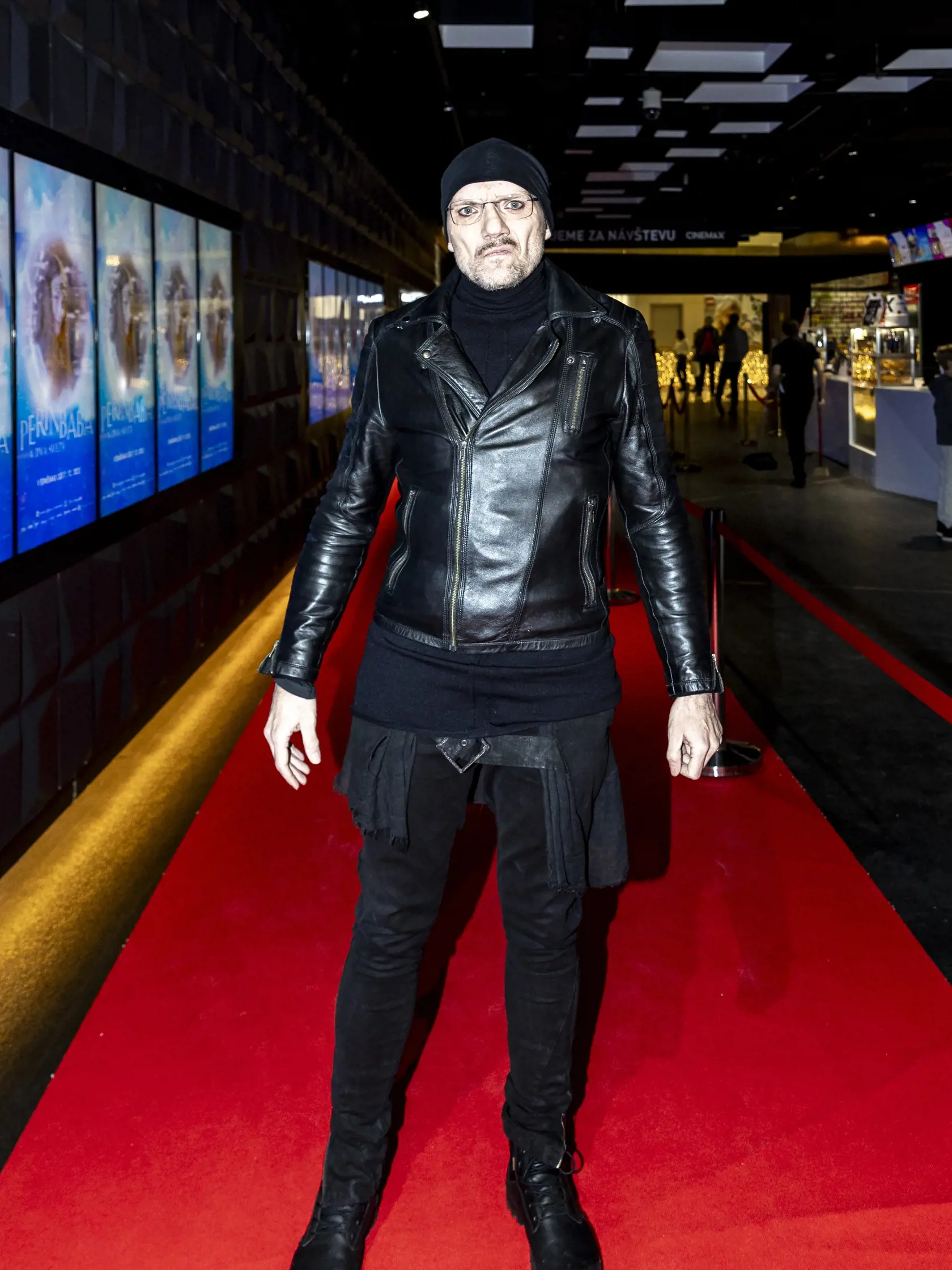 Premiéra filmu Perinbaba a Dva svety. Na snímke je Sáva Popovič. 