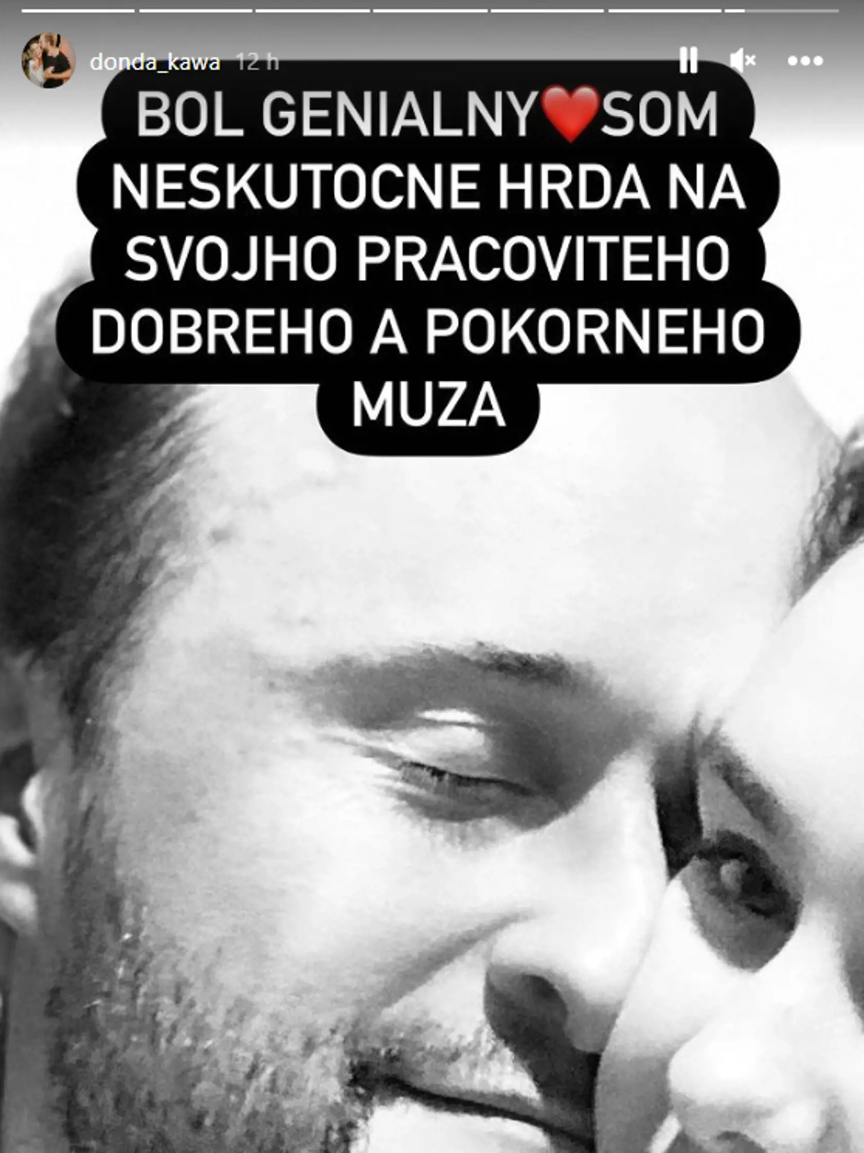 Dominika Kavaschová po premiére filmu A máme, čo sme chceli, nešetrila chválou na svojho partnera Daniela Fischera, ktorý vo filme hrá.