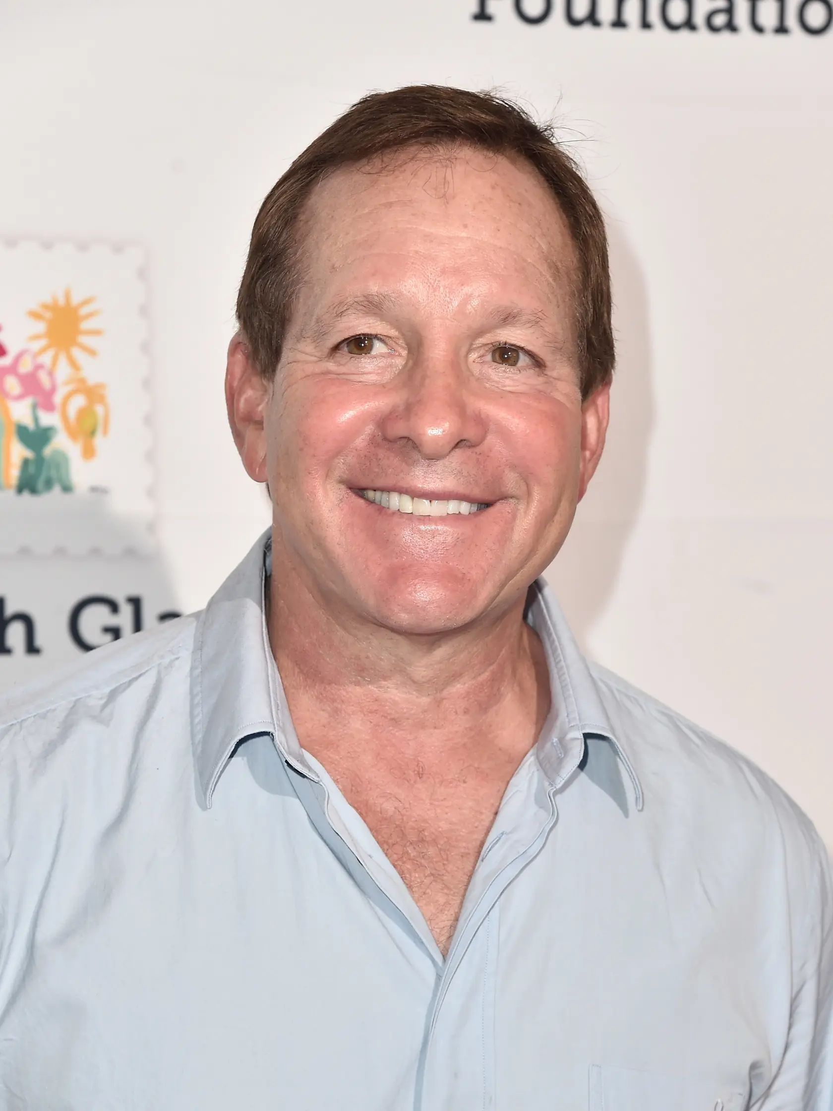 Herec Steve Guttenberg, ktorý sa medzi fanúšikmi preslávil aj vďaka úlohe poručíka Mahoneyho v legendárnom seriáli Policajná akadémia, prežíva náročné chvíle v súkromnom živote. Po šiestich rokoch manželstva sa rozvádza.