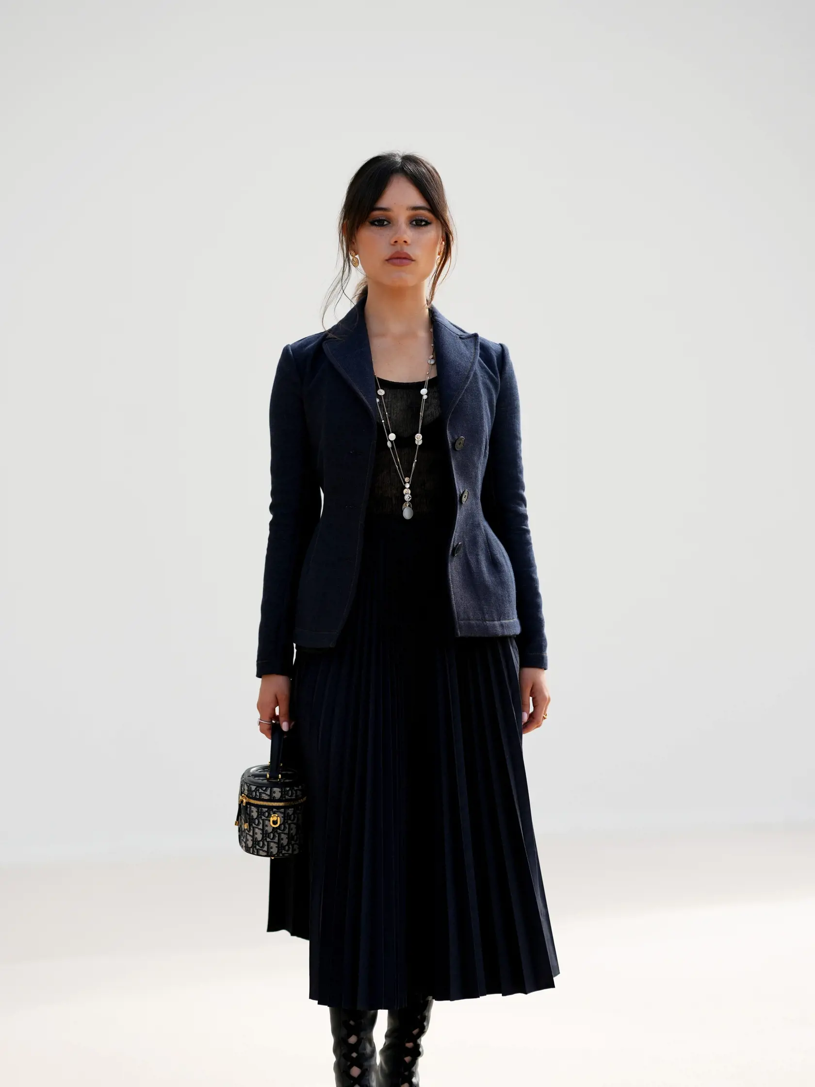 Za ním nasleduje herečka Jenna Ortega, ktoré sa preslávila úlohou Wednesday Addamsovej v seriáli Wednesday.