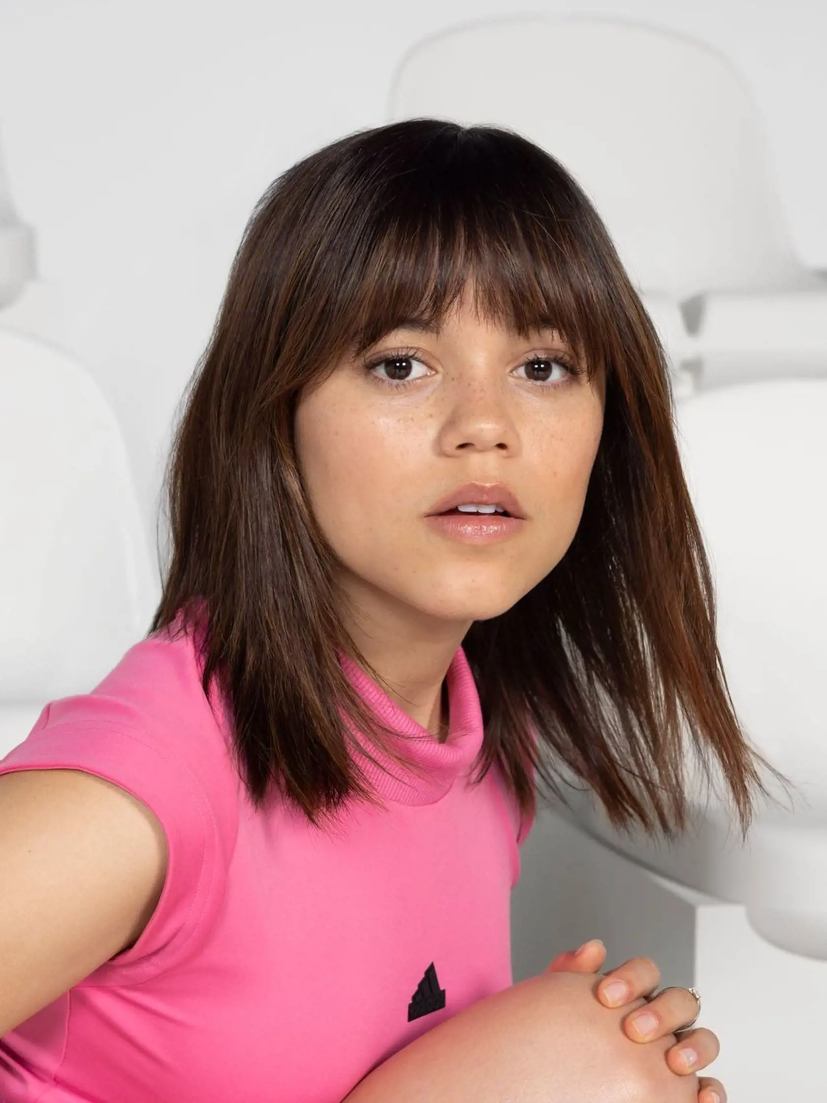 Za ním nasleduje herečka Jenna Ortega, ktoré sa preslávila úlohou Wednesday Addamsovej v seriáli Wednesday.