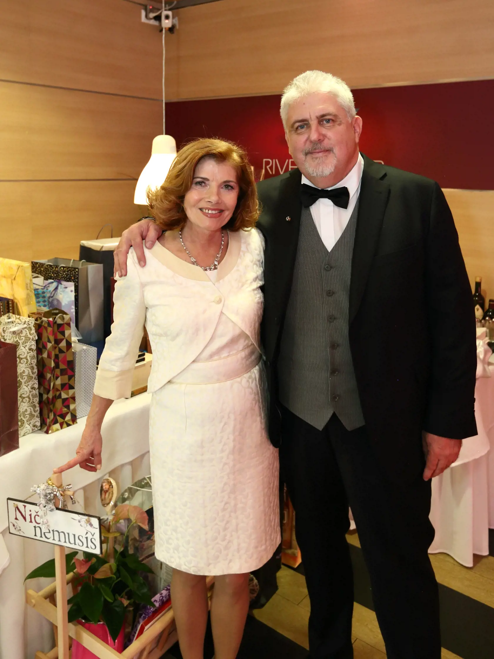 Na snímke narodeniny, 60 rokov Oliver Andrásy, na lodi v Petržalke.