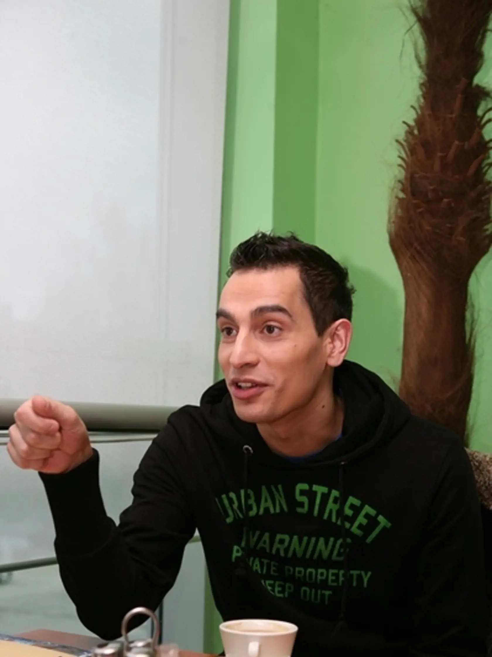 Toráč na staršej fotke.