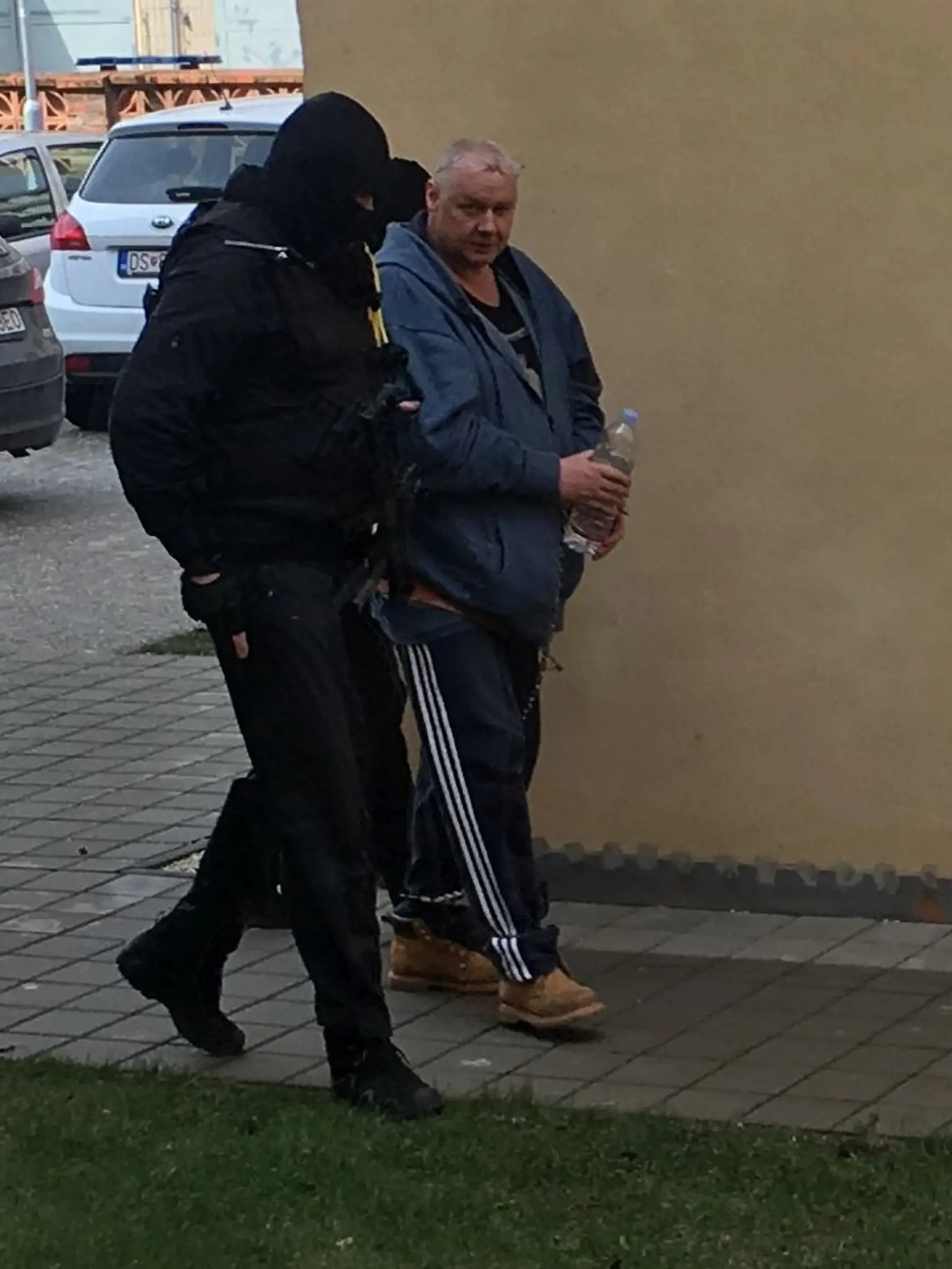 „Áno, Sátora som zavraždil ja, ale kde je jeho telo neviem,“ povedal Lehel H. pri predvádzaní na výsluch.
