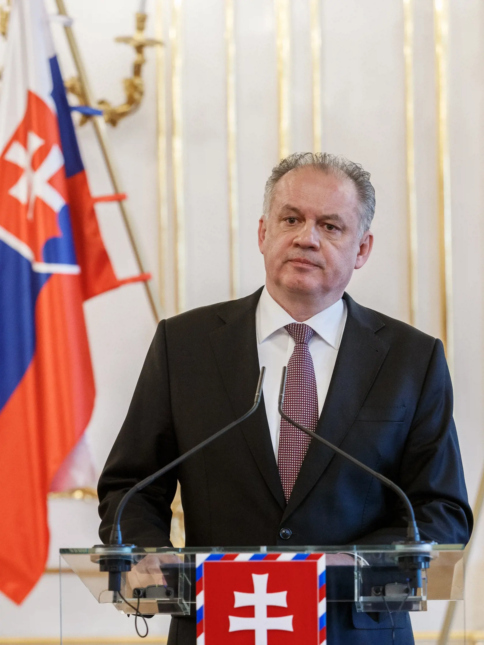 Prezident Andrej Kiska v Prezidentskom paláci na návrh predsedu vlády určil podpredsedu vlády pre investície a informatizáciu Petra Pellegriniho za člena vlády, ktorý bude dočasne spravovať veci ministra kultúry.