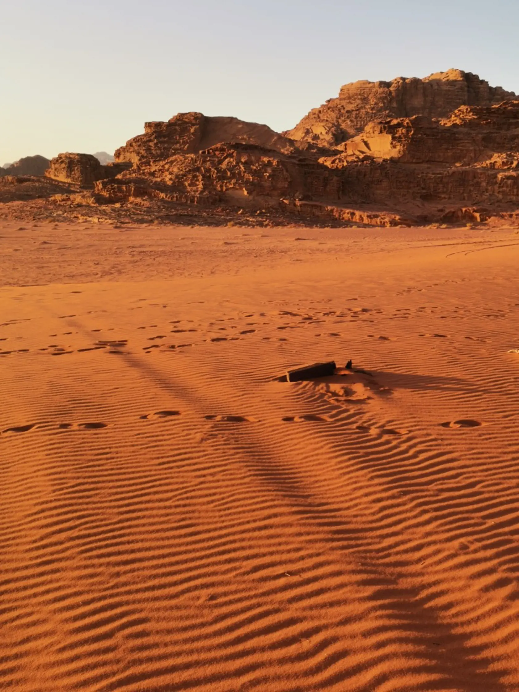 Obľúbené Jordánsko, kde je teraz aj Daniela, ukrýva  Wadi Rum, najfarebnejšiu púšť Blízkeho Východu. Je bohatá aj na zážitky. Beduíni, ktorí tam žijú majú každý dve ženy. Jedna sa stará o deti a druhá o beduína.