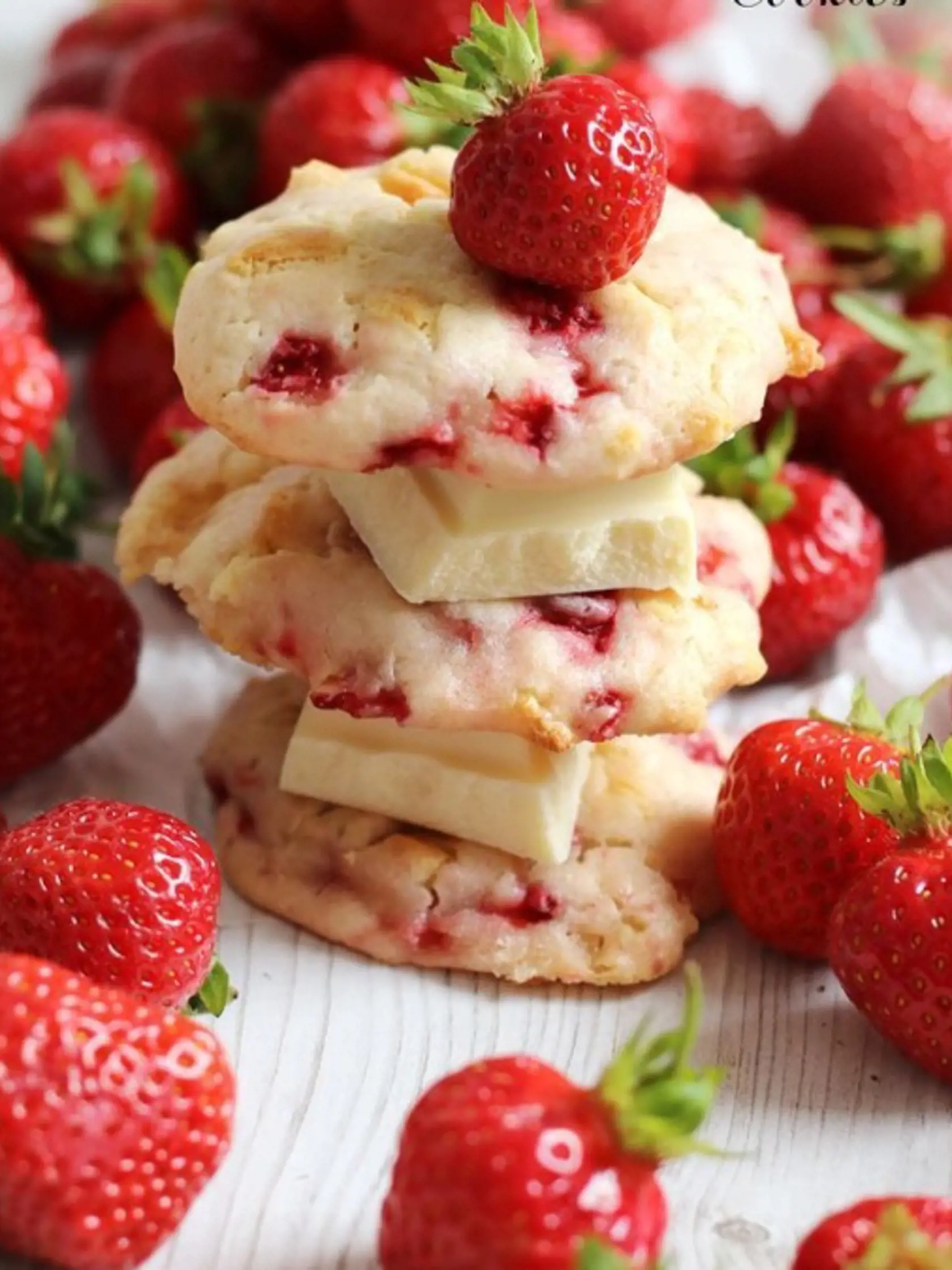 Jahodové cookies s bielou čokoládou.