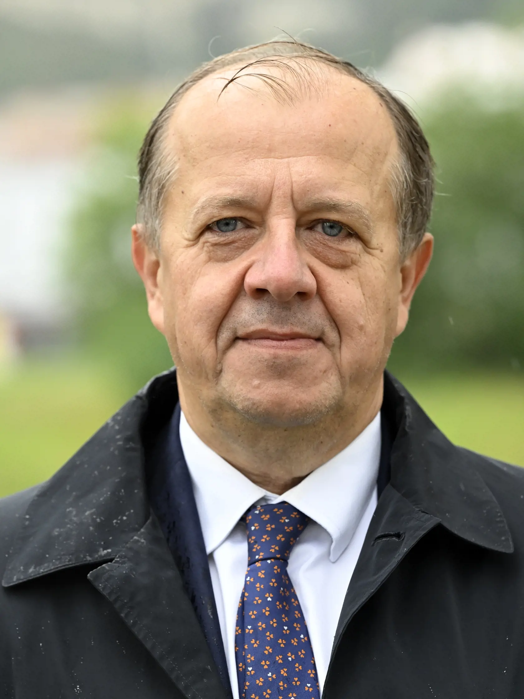 Na snímke úradujúci primátor mesta Trenčín Richard Rybníček počas tlačovej konferencie na ktorej oznámil svoju opätovnú kandidatúru na post primátora mesta Trenčín 27. septembra 2022 na starom železničnom moste v Trenčíne. FOTO TASR - Radovan Stoklasa
