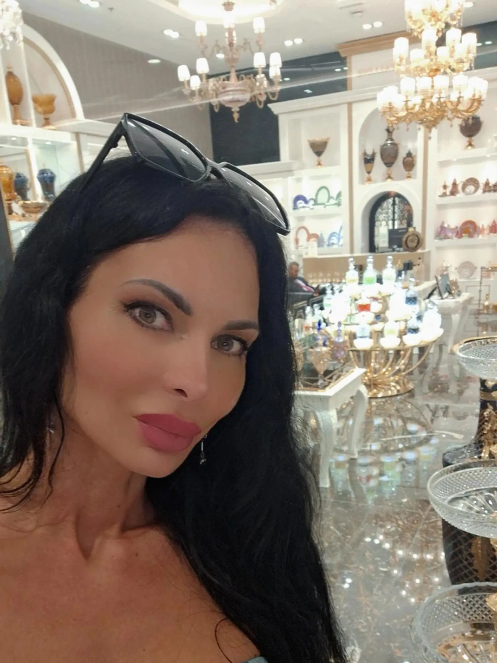 Sexi mamina Mirka Jakubisová sa pochválila fotkami z exotického Dubaja, kde odletela spolu so synom Markusom (3), dvomi dcérami z predchádzajúceho vzťahu, a spoločnosť im robil aj predseda parlamentu Kollár.