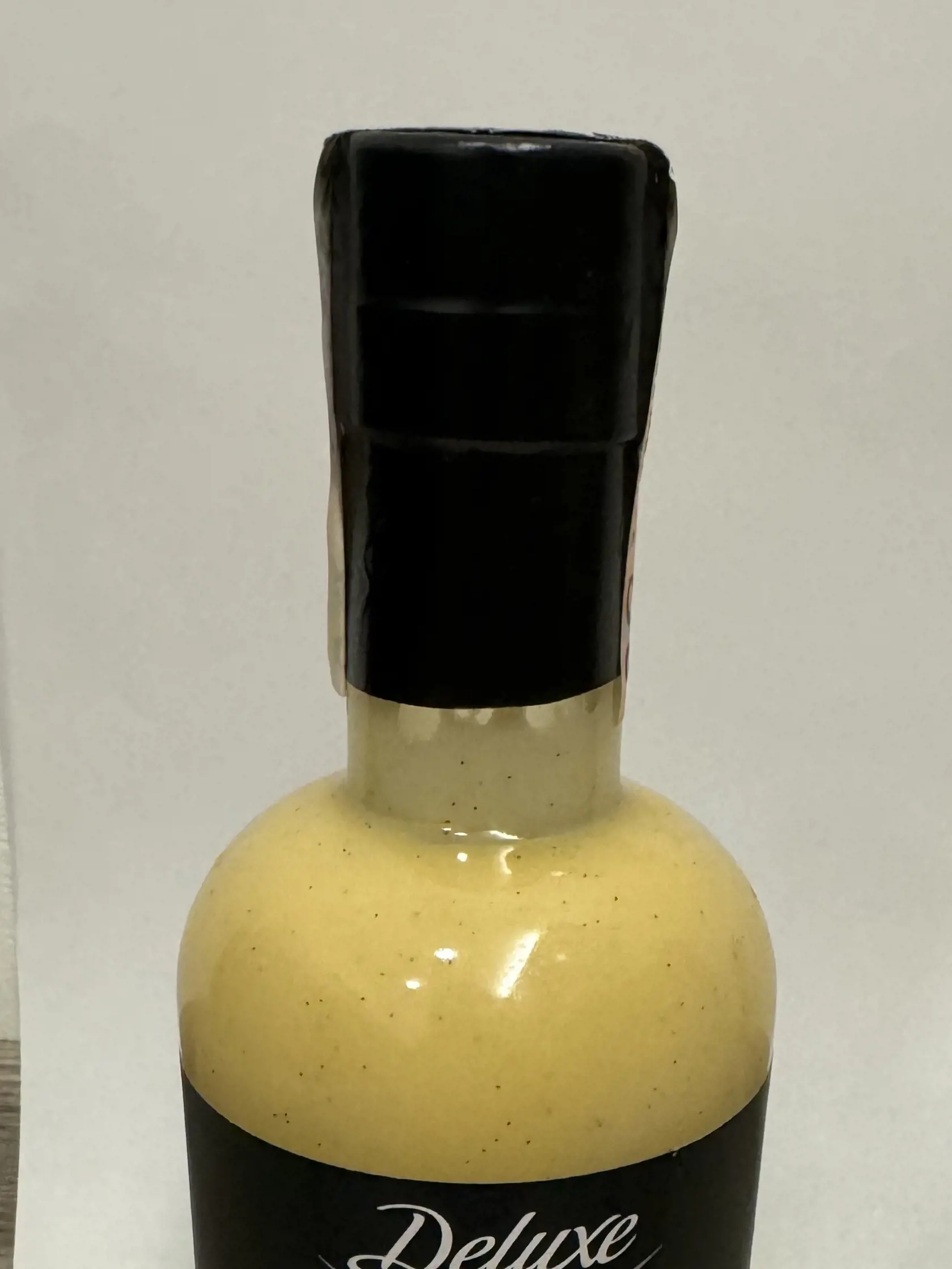 7. Deluxe likér s vanilkou = 8,99 €PRÍRODNÁ ARÓMA Znova tu máme zmes cukru, vajec a alkoholu avšak tento likér je dochutený prírodnou arómou a semienkami vanilky, čo je lepší variant než dochutenie éčkami.