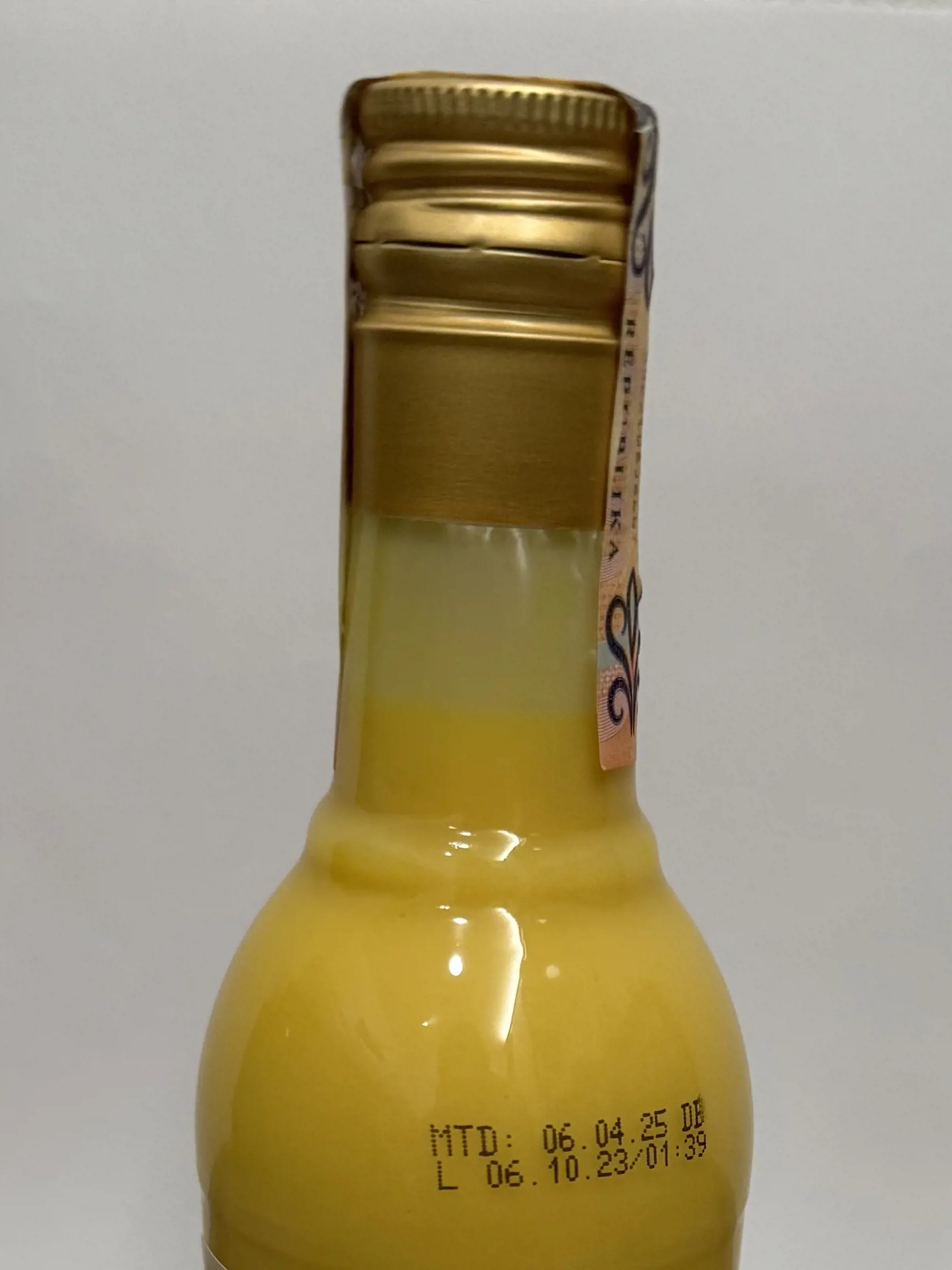 1. Dobrý nápad = 3,99 € VODA A CUKOR Likér je zmesou cukru, mlieka, vajec, liehu a farbiva - zo zdravotného hľadiska konzumácia nijak extra neprospeje keďže hlavnými zložkami sú voda a cukor.