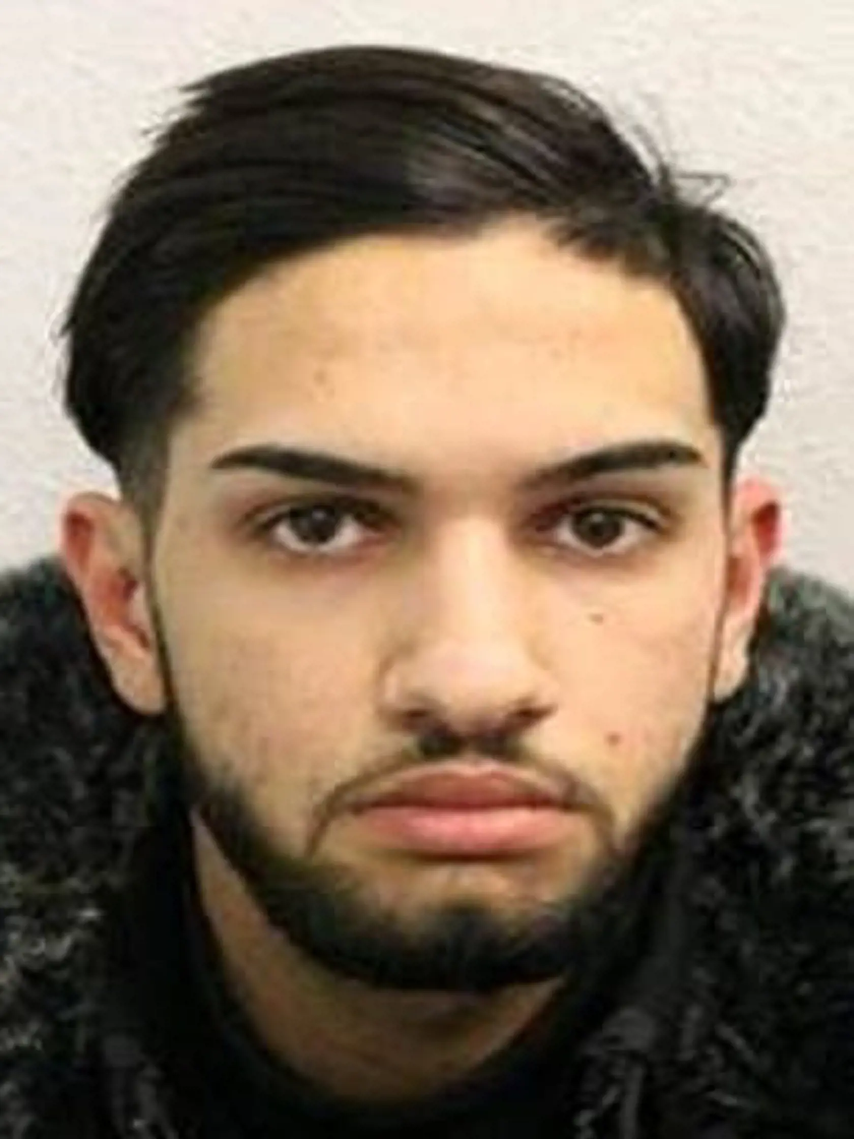 Dvaja bratia Ilcic Dumitru (19) a Ioan (24) podviedli mladú ženu, aby prišla do Veľkej Británie na základe prísľubu práce v továrni.