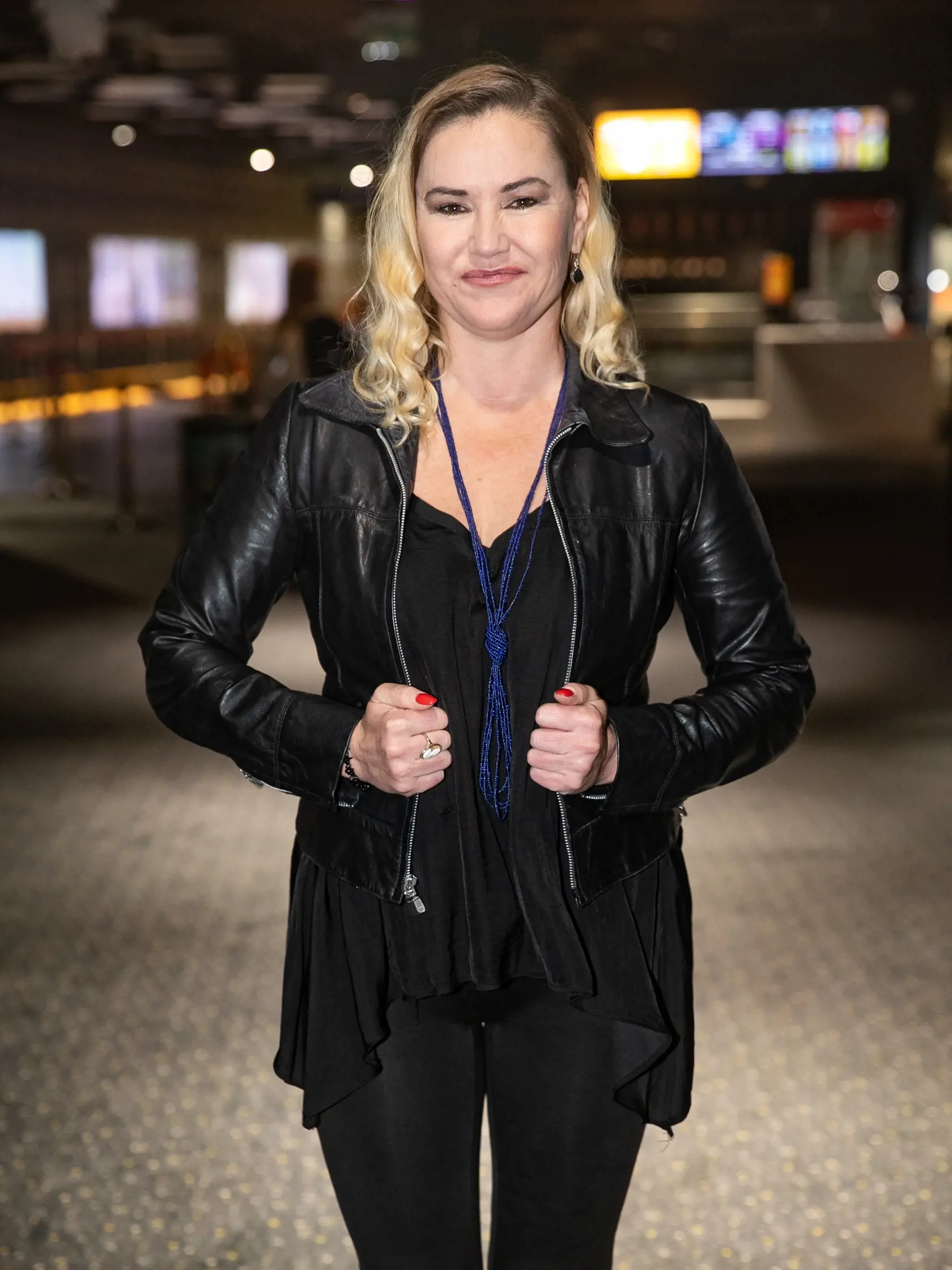 Príchody na premiéru sci-fi filmu DUNA. Na fotke je Zuzana Haasová.