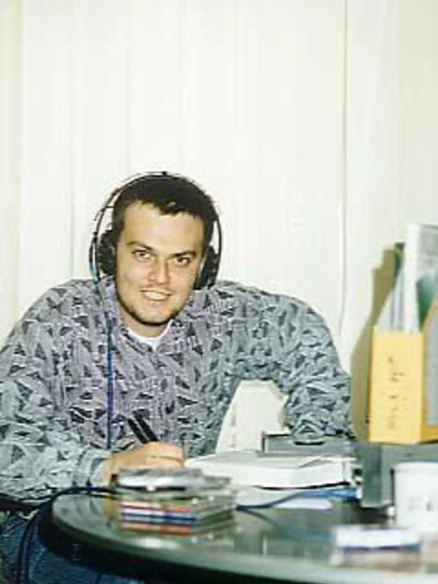 Takto vyzeral Junior v auguste v roku 2000, keď moderoval vo vtedajšom prešovskom rádiu Flash.