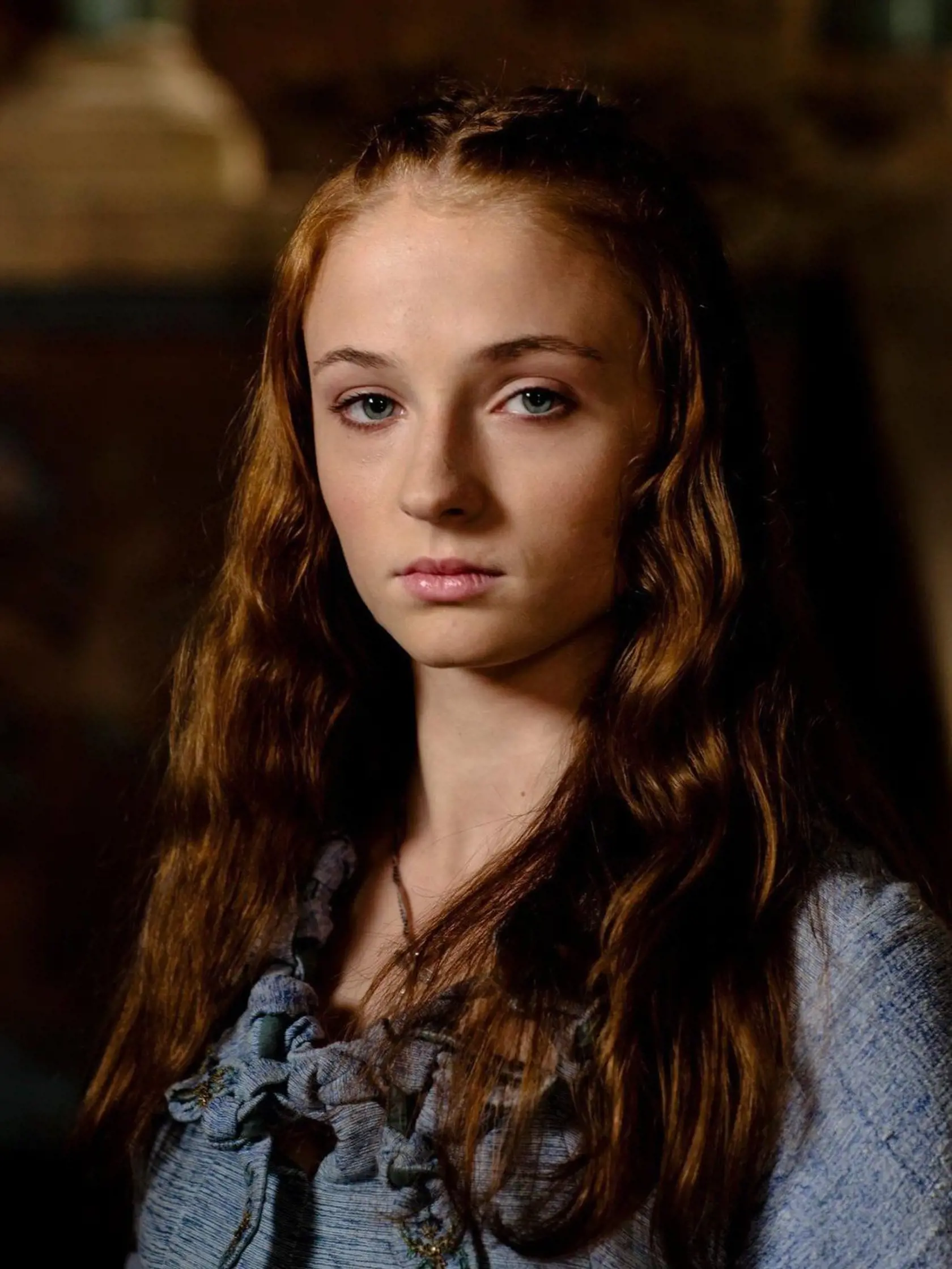 Úbohá Sansa Stark verí, že prišla o celú rodinu a po úteku z hlavného mesta sa skrýva. 