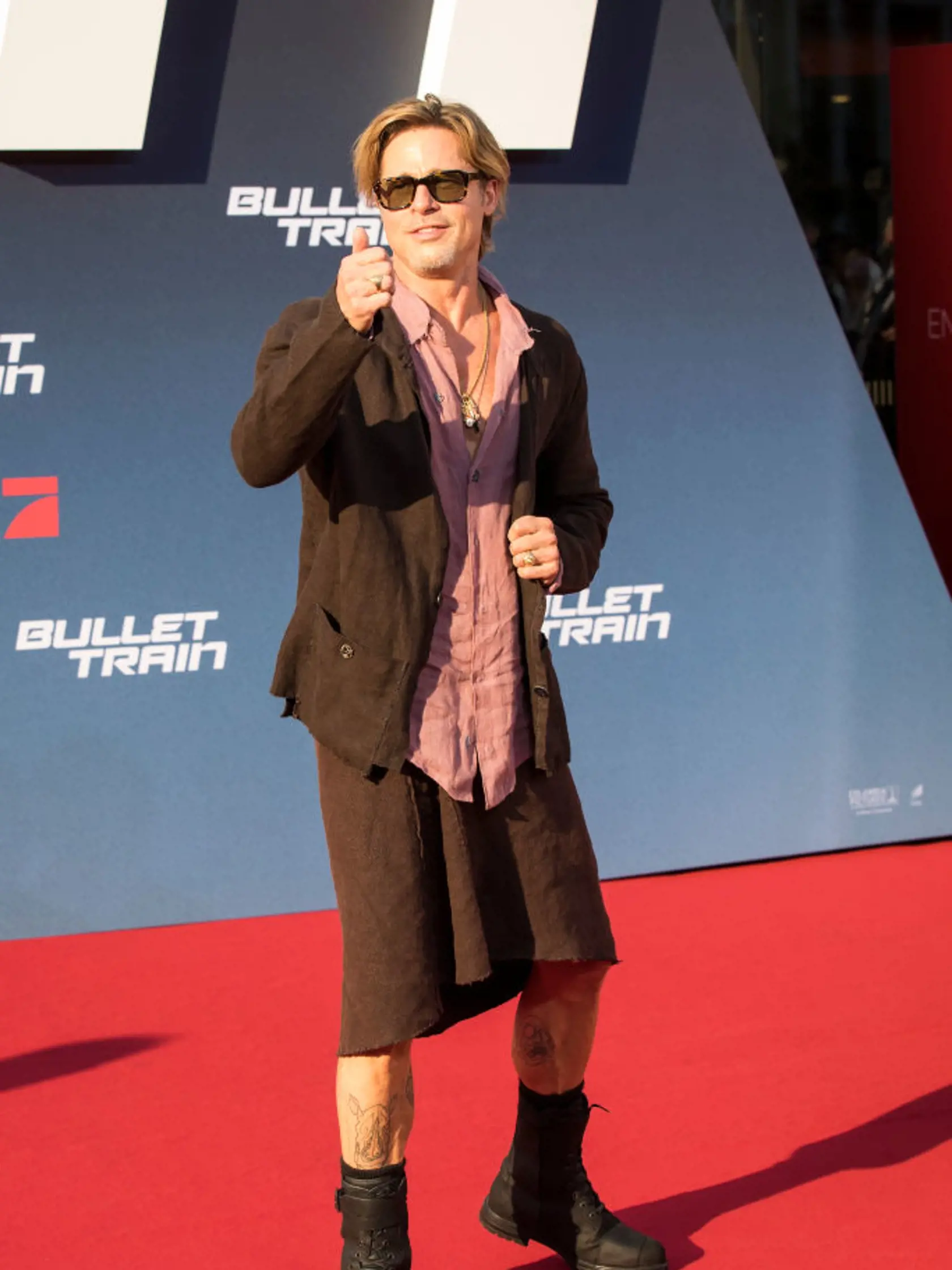 V Berlíne bolo poriadne horúco! Brad Pitt vytiahol sukňu.