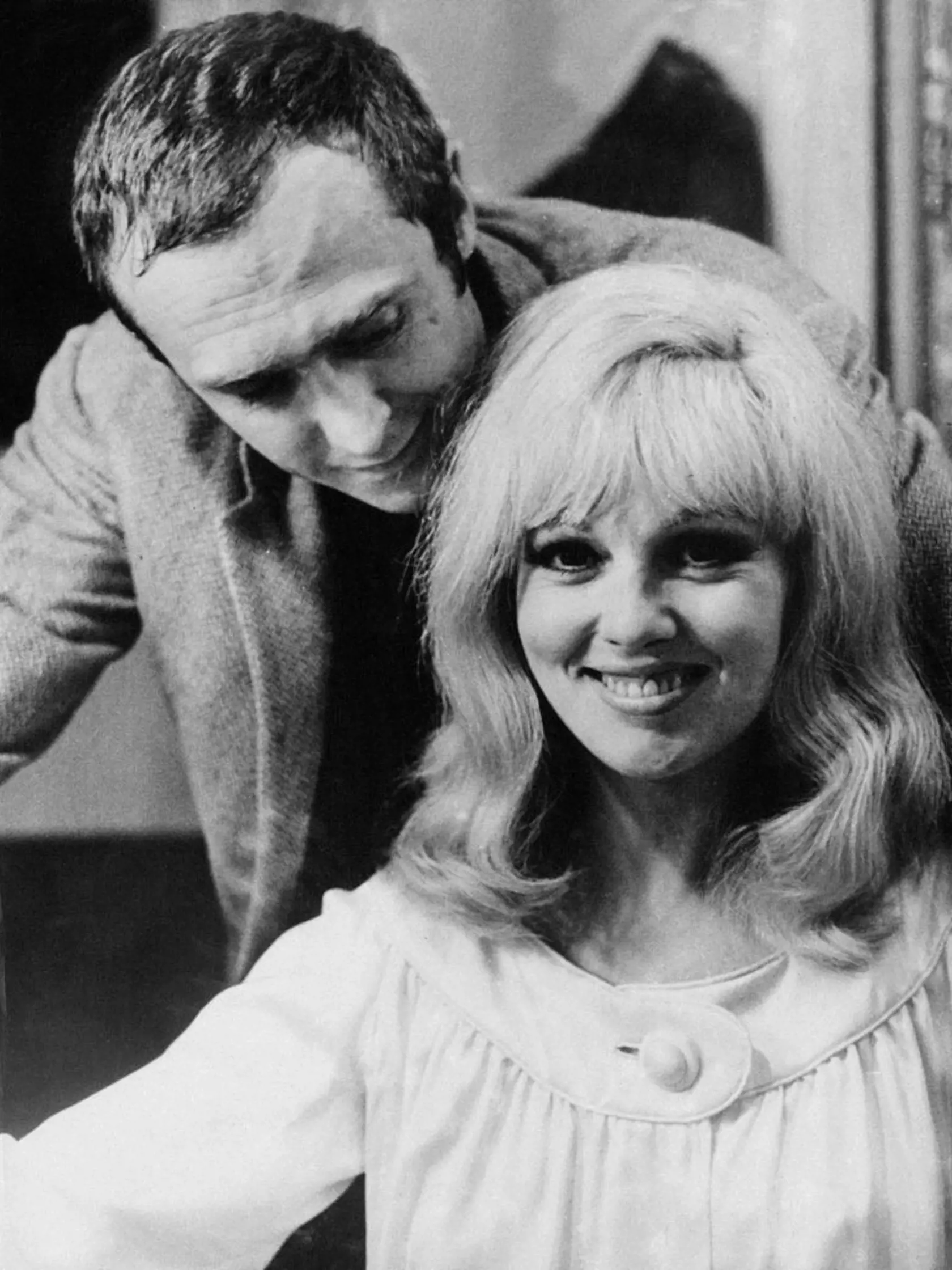 Vo veku 87 rokov zomrela vo štvrtok v Paríži francúzska herečka Mylene Demongeotová, ktorá od 50. rokov až po súčasnosť účinkovala v mnohých filmových kasových trhákoch.