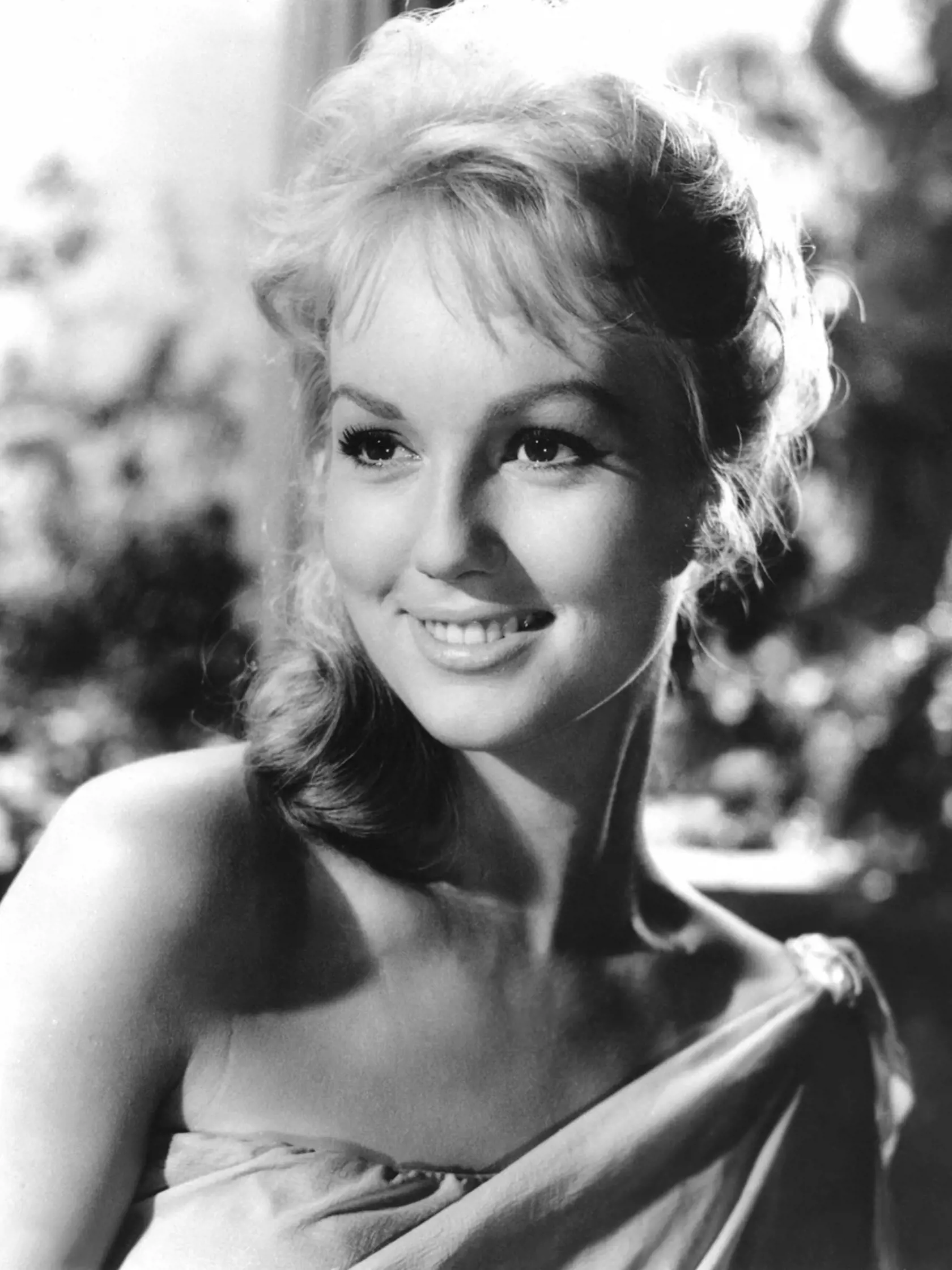 Vo veku 87 rokov zomrela vo štvrtok v Paríži francúzska herečka Mylene Demongeotová, ktorá od 50. rokov až po súčasnosť účinkovala v mnohých filmových kasových trhákoch.